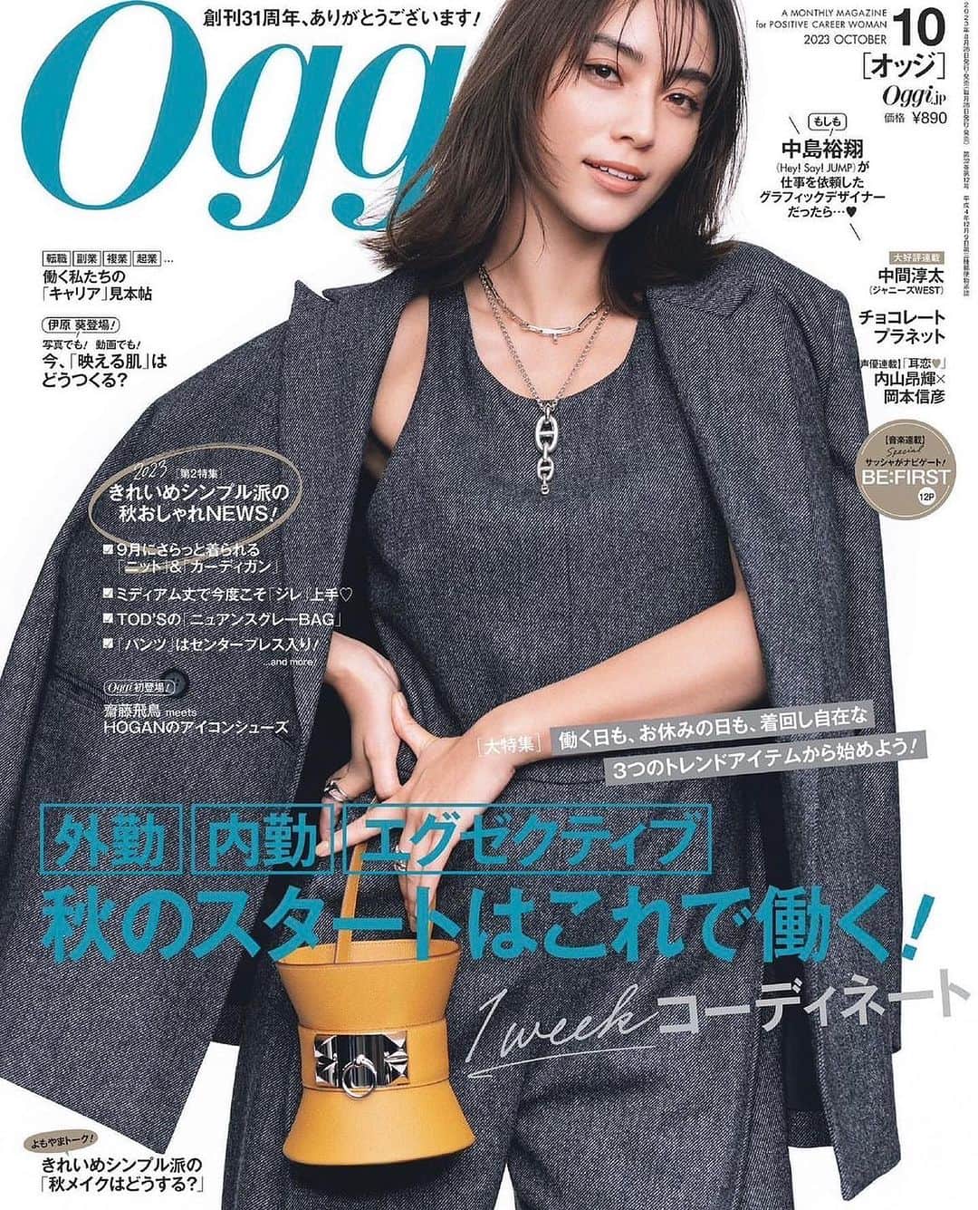 木部明美のインスタグラム：「・ ⁡ my work☺︎ ⁡ Oggi 10月号 表紙 @oggi_mag  滝沢カレンさん @takizawakarenofficial  ヘアメイクさせていただきました♡ ⁡ この号で創刊31周年だそうです👏✨ ⁡ dマガジンオリジナルのスペシャル記事では、 表紙で使ったコスメやアザーカットが見られます！  こっくりブラウンベースのヌーディメイク🍂♡  ぜひ〜 チェックしてみてね〜🥰🥰 ⁡  #hairmake#make#hair#きべヘアー#きべメイク🍡」