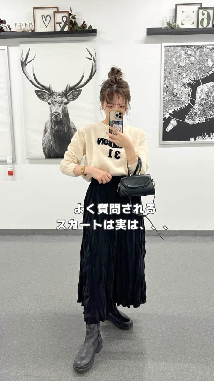 とらまめのインスタグラム：「人気のスカートみんな セールでゲットできましたか！？🤭💡  ひらひらなのにしっかり生地で 細身のスカートなので本当に使いやすのよ（＾_＾）🫶🏼  #プチプラファッション#プチプラコーデ#韓国通販#スカートコーデ#ロゴニット」
