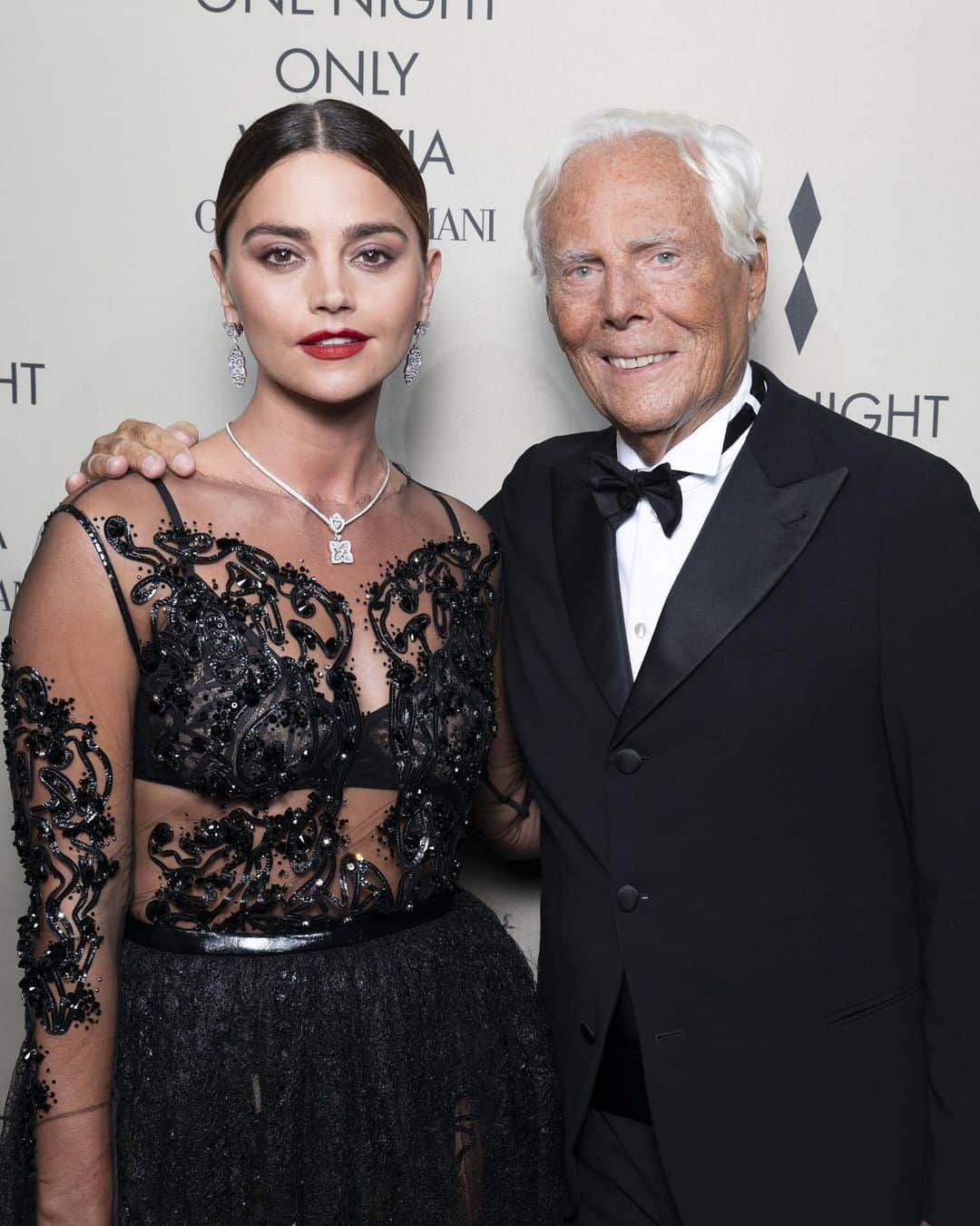 Armani Beautyさんのインスタグラム写真 - (Armani BeautyInstagram)「An evening of glamour. As a part of the One Night Only celebration in Venice, friends of the House and special guests attended the Giorgio Armani Privé show at the Arsenale.   @jenna_coleman_, @india_amarteifio, @miguelangelsilvestre, @jaimelorentelo, @alishaboe, @adriaarjona, @madisinrian, @opheliamillaiss   @giorgioarmani @labiennale Credits: @sgpitalia, @germanlarkin   #Armanibeauty #Armanimakeup #GiorgioArmaniPrivé #GAOneNightOnlyVenezia #BiennaleCinema2023 #Venezia80 #JennaColeman #IndiaAmarteifio #MiguelAngelSilvestre #JaimeLorente #AlishaBoe #AdriaArjona #MadisinRian #AlicePagani」9月4日 22時26分 - armanibeauty