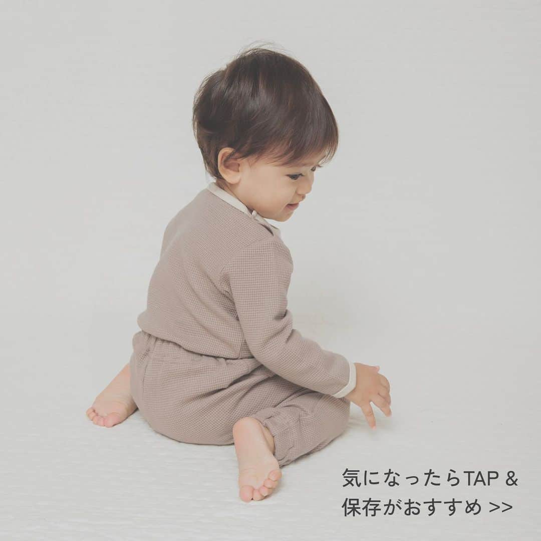 branshesさんのインスタグラム写真 - (branshesInstagram)「baby👶🏻web限定  "ママスタッフがリアルにギフトで欲しい" ワッフルシリーズを本日もご紹介♡🧸  可愛いだけじゃない。実は 機能性も嬉しいポイントがたくさん！😉  ☁️赤ちゃんの繊細な肌にも優しい綿100% ☁️柔軟性があり包み込むような肌触り ☁️活発な赤ちゃんにぴったり、動きやすい伸縮性のある素材 ☁️適度な保湿性と通気性に優れています  ........  全部で7アイテム💓  詳しくは商品タグをTAP🏷️ andひとつ前の投稿を合わせてチェック☑︎  #branshes #ブランシェス #instafashion #キッズコーデ #ベビーファッション #子供服 #子供服通販 #子供のいる暮らし #親バカ部 #子育て #子育てママ #こどもと暮らす #ママさんと繋がりたい #babywear #baby #mybaby #プレママ #むすこふく #むすめふく #ベビー#ベビー服#baby#ブランシェスベビー#ベビー服#出産祝い #ベビーギフト#ギフト#出産祝いギフト#ワッフル素材 #ワッフルシリーズ #babygift #韓国ベビー服」9月4日 20時34分 - branshes