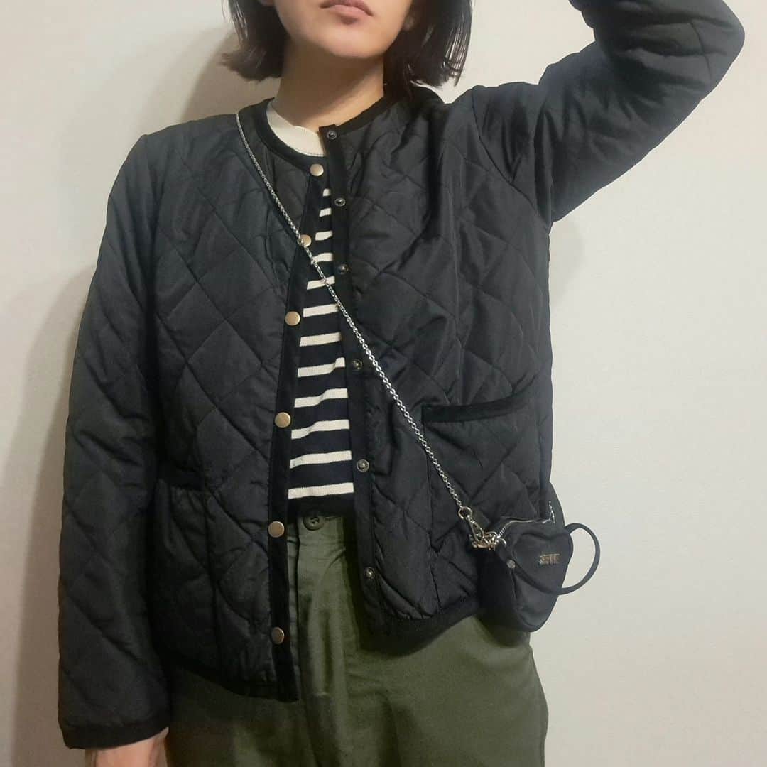 miii.iiiieのインスタグラム：「*** まだ暑いけど秋がやってくるの嬉しい🌾 @bonlecill_official のダイヤキルトノーカラージャケット/インナーブルゾン  9/3(日)正午に新発売 『税込¥1,970』の特別価格で販売です  コンパクトだから冬になってアウターの下に着てもひびかなそう♪ 軽いし持ち運びにも便利  #pr#bonlecill#ボンルシール#新商品#NEW#キルトジャケット#キルティングジャケット#キルティング#インナーブルゾン#ブルゾン#インナージャケット#ノーカラージャケット#ジャケットコーデ#zozotown」