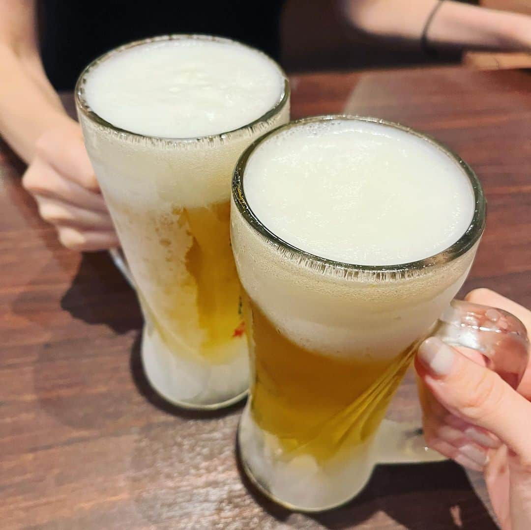 大寺かおりさんのインスタグラム写真 - (大寺かおりInstagram)「夏の思い出❤️ 大好きな友達と美味しい物食べて キンキンに冷えたジョッキビール飲んだ日🍺  お店は、先日ラジオでご一緒した 元プロ野球選手の笘篠賢治さんに教えていただいた 神田にあるお好み焼き屋さん🌼  さすが‼︎カープ熱がすごかった🔥 デーゲームの日だったので お昼から中継を見守るカープファンで満席で ホームランの後はみんな大盛りでした。  お店ではユニフォームも借りることができて 着てない方が目立つくらいでした笑  ママスイッチオフしてゆっくり話せて 隣の席のおじ様方とプロ野球トークもできて リフレッシュできたー！たまにはこういう時間必要！ ちーちゃんthank you❤️  #野球好き #カープファンの皆様ぜひ #お好み焼きもめちゃ美味しいです #ビール最高 #アナウンサー #同期」9月4日 20時48分 - kaori_ootera