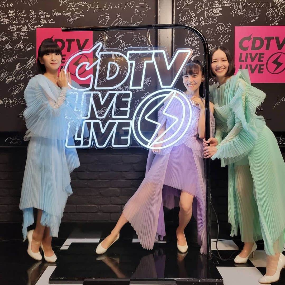 Perfumeのインスタグラム：「TBS「CDTV ライブ!ライブ! 」 ありがとうございました🌈  Single「Moon」の発売は2日後‼︎  Release week‼︎ 一緒に盛り上げていきましょう🌙  #CDTV #prfm」