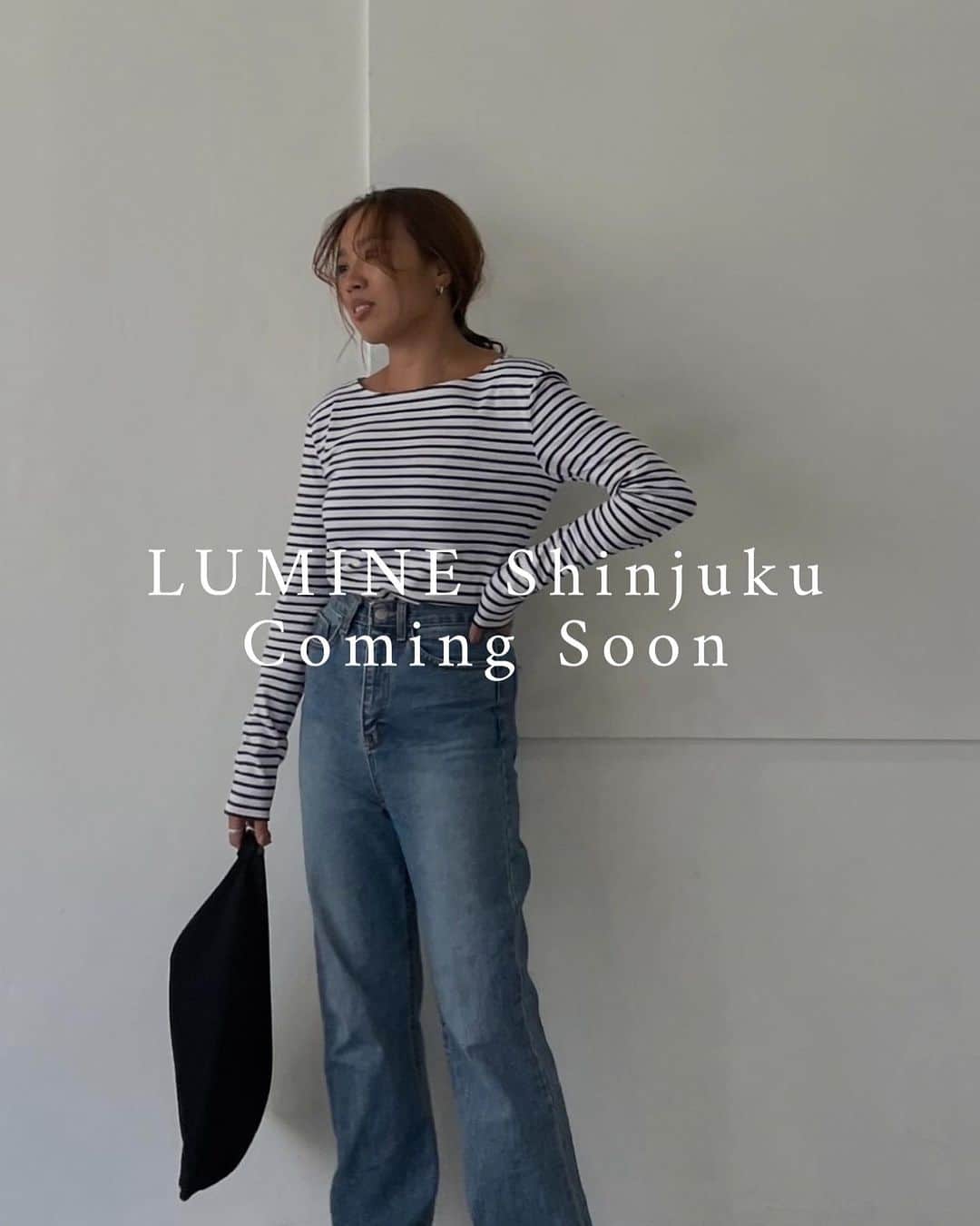 ETRÉ TOKYO ストアのインスタグラム：「@etretokyo  【9/7 Shinjuku Store 先行商品】 ㅤㅤㅤ ㅤㅤ #ETREボートネックボールドショルダープルオーバー WHITE / BLACK / BORDER F size ¥13,200(tax in) ㅤ  #ETREベルトレススリムテーパードパンツ GREY / NAVY S.M size ¥25,300(tax in) ㅤㅤㅤ ㅤㅤ  - - - - - - - - - - - - - - - - - - - - - - - - - - - -  商品詳細はTOPページURLよりチェック🔍 ›› @etretokyo_store  ㅤㅤㅤ スタッフコーディネートも毎日更新中【 #etretokyo_staff_ootd 】をフォロー🐿️  TOPページの"フォロー中"から 気になるスタッフのアカウントをフォロー🤝  ㅤㅤㅤ ㅤㅤ  - - - - - - - - - - - - - - - - - - - - - - - - - - - - ⁡  【INFORMATION】 ⁡ㅤㅤㅤ ⁡  ※ 9/7(木)発売のアイテムは 9/8(金)12:00よりお在庫のある場合、ルミネカード会員様限定で店舗通販のご利用が可能です。  ⁡ ※お電話がつながりにくい可能性がございます。 ⁡ ※また混雑時には入場制限及び 試着点数の制限を設けさせて頂きます。 予めご了承ください。 ⁡ ⁡ ご理解、ご協力を賜りますよう 心よりお願い申し上げます。   ㅤㅤㅤ 【LUMINE SHINJUKU STORE】 ETRÉ TOKYO ルミネ新宿2店 TEL：03-5989-0979  ー営業時間ー (平日、土日祝)11:00-21:00 ⁡ #etretokyo#etre#fashion#etretokyoshinjuku #etre#2023etre#etretokyo_staff_ootd#2023aw #ルミネ新宿2 #新作紹介 #秋ファッション #秋スタイル #スタッフスナップ #ボーダートップス #デニムスタイル #ロングブーツコーデ #モノトーンスタイル」