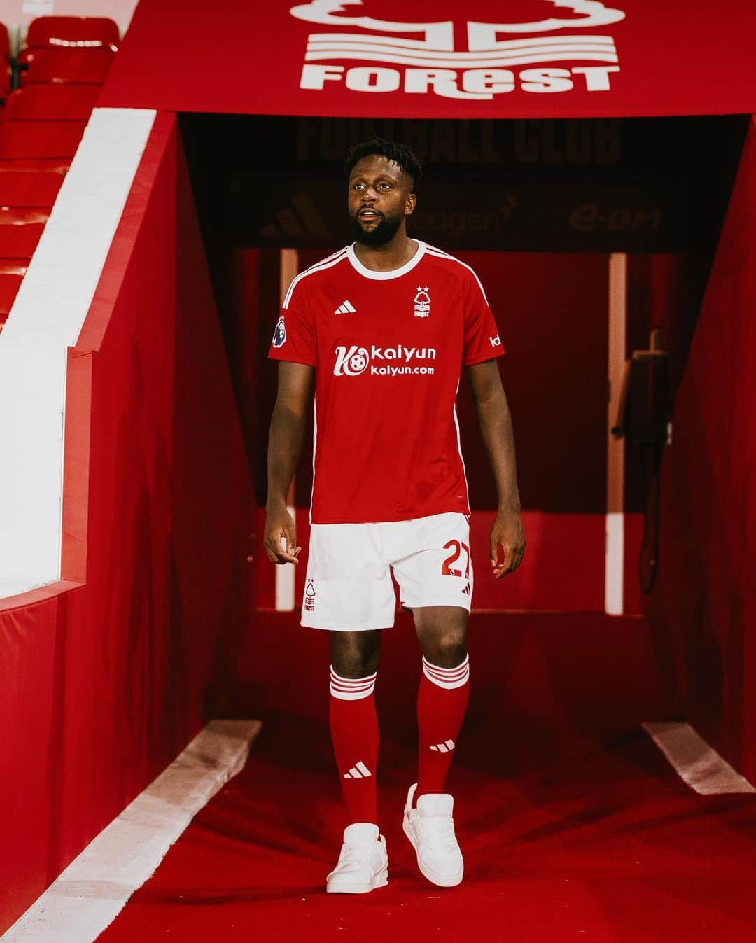 ディヴォック・オリジのインスタグラム：「God bless me on this new journey @officialnffc Cmon you Reds」