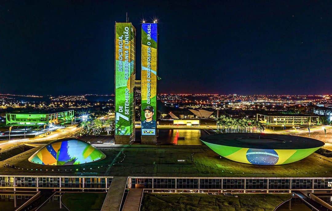 ジルマ・ルセフのインスタグラム：「7 de setembro: Democracia, Soberania e União! Bom dia!   📸 Audiovisual/PR」