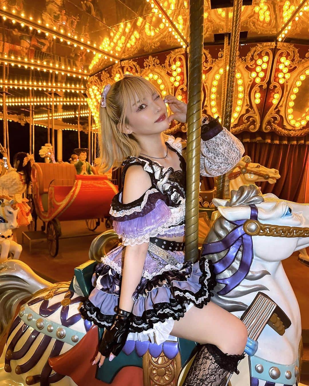 ふてこのインスタグラム：「夜光性アミューズ／あとらくちょん！ MV見てね 夜の遊園地で撮影したｮ」