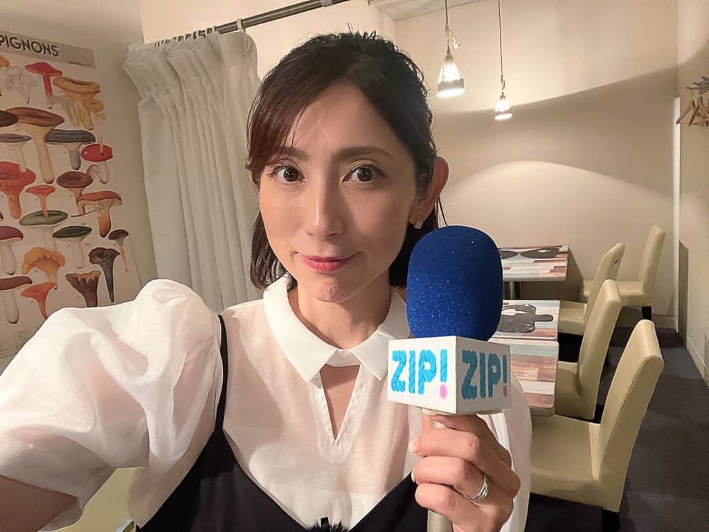 宮崎瑠依のインスタグラム：「今日は「ZIP!」ロケに行ってきました🎤  朝は雨が降っていたけど、お昼前から青空が広がって良かった〜☀️ 午後は日差しも強くなって暑かったですね😮‍💨 普通の雨傘を日傘代わりにさしていました。笑  多分あまり意味ないけど🫣w  明日もロケ 嬉しい🫶🏻頑張ろうっ！  オンエアのお知らせを忘れないようにします！✨  #zip #zip特集」
