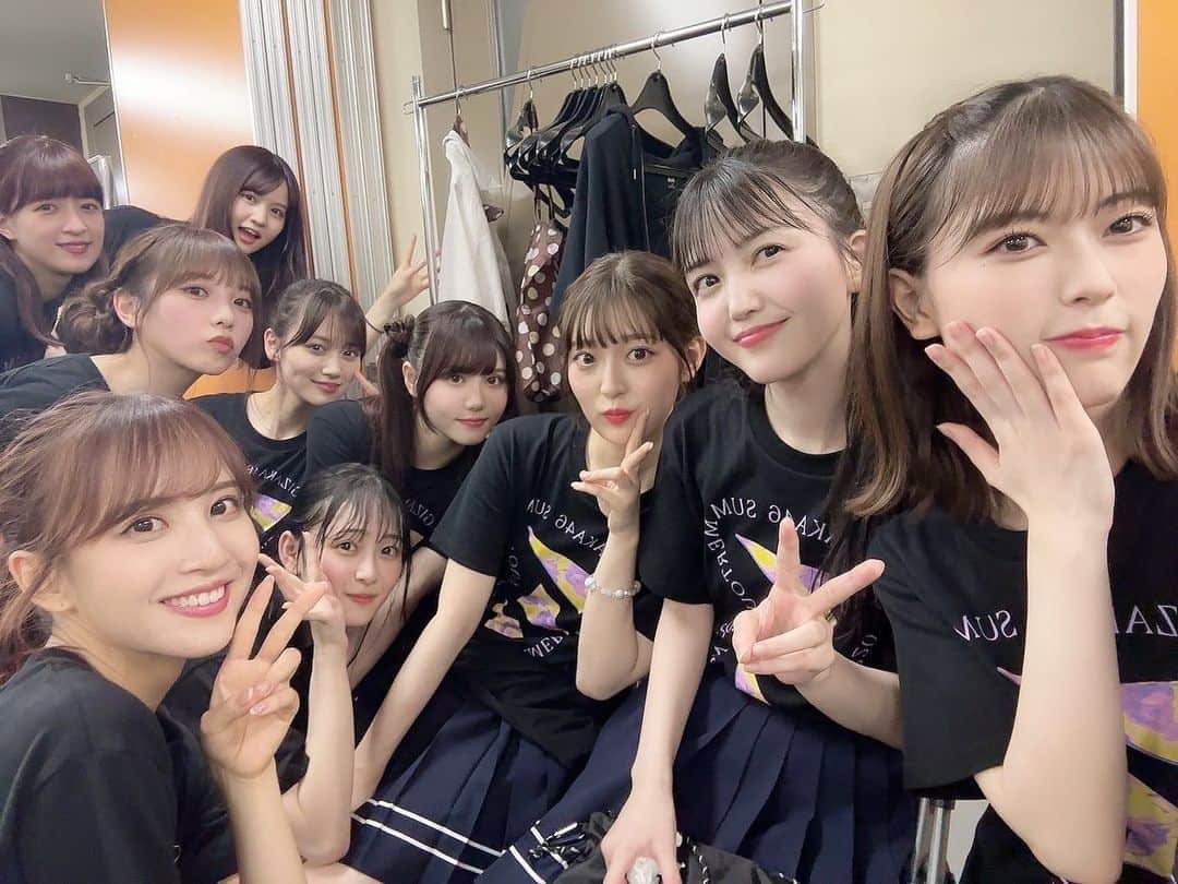 吉田綾乃クリスティーのインスタグラム：「🎂 3期生7周年㊗️  こんなに長い年月何かを続けるのも こんなに大切だと思える人達に出会えたのも 加入してなければ知ることの出来なかった事ばかりで、改めて今ここに居れる幸せを感じてます。  ○○とここ行きたい、○○これ似合いそうとか何か思う度にその相手が同期ばかりでやっぱり同期って何だか不思議で大事な存在だなーと思います。  そんな子達とこれから先もまだまだ楽しい思い出たくさん作れるといいなー  8年目もよろしくお願いします。🌿」