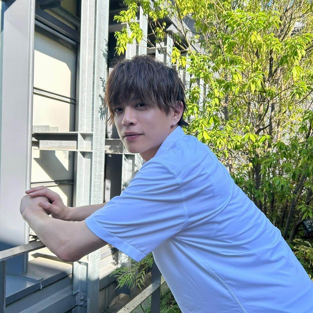 山本裕典のインスタグラム：「暑い日が続いてるね～  夏は楽しいイベントが沢山あるけど こまめに水分とって熱中症には気を付けてね！  紫外線も強いから 毎日念入りにZローションでケアしてるよ～ 特に頬！一番日焼けしやすい気がする！  ストーリーもチェックしてね！  @zlotion_official  #zlotion #zローション #ヒゲケア #シェービング #ツルスベ肌 #メンズコスメ #美意識 #メンズスキンケア #ツルスベ口元 #タイアップ #yusukeyamamoto #summer #PR」