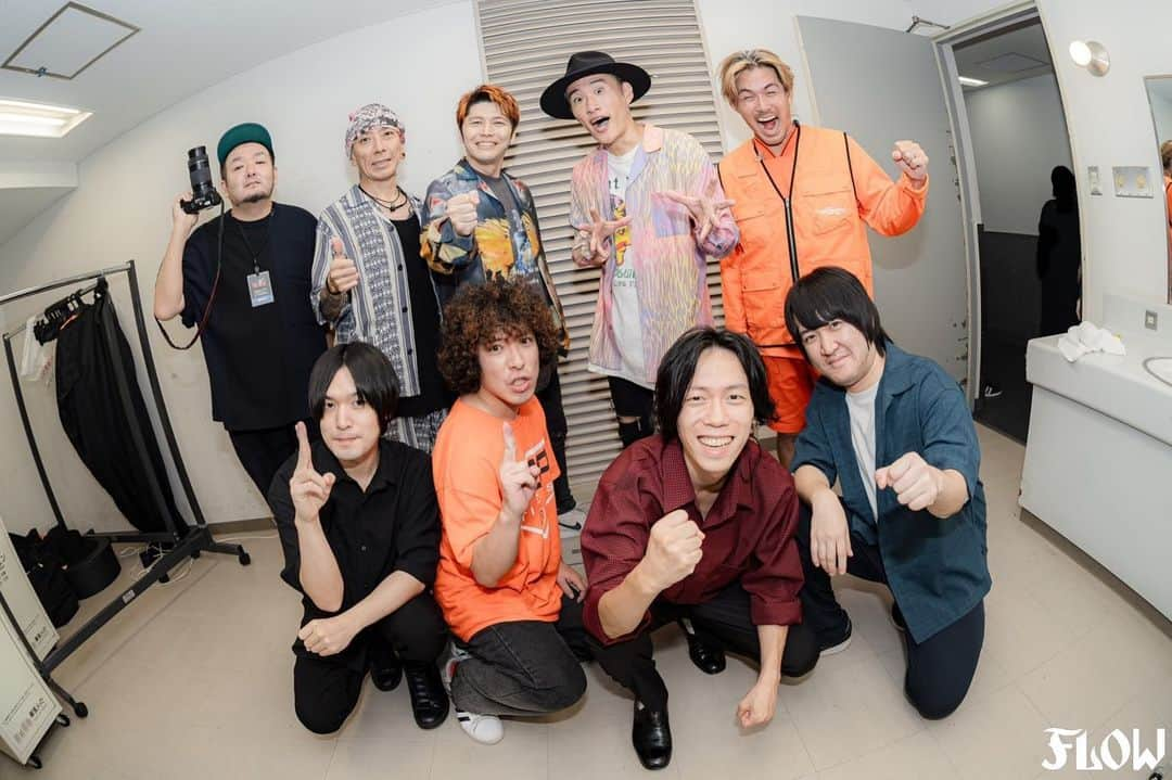 FLOWのインスタグラム：「『NARUTO THE LIVE 』 2日間ありがとうございました🔥   NARUTO愛に溢れたイベントの トリを務めさせて頂きました🍥✨  サポートして下さった KANA-BOON 遠藤さん(@kanaboonmasami ) ありがとうございました🎸🎶  FLOWは、『NARUTO -ナルト-』カバーアルバムを引っ提げたツアー 『FLOW THE CARNIVAL 2023 ～NARUTO縛り～』開催致します！  FLOWオフィシャルサイト先行実施中🎫  【日程】2023年12月6日(水)　 【会場】大阪・Zepp Osaka Bayside  【日程】2023年12月13日(水)　 【会場】神奈川・KT Zepp Yokohama  【日程】2023年12月14日(木) 【会場】神奈川・KT Zepp Yokohama  チケットはストーリーズから！  #NARUTO #NARUTO縛り #FLOWナルト縛り #kanaboon  photo by SUGI (@sugi.7_voltex )」