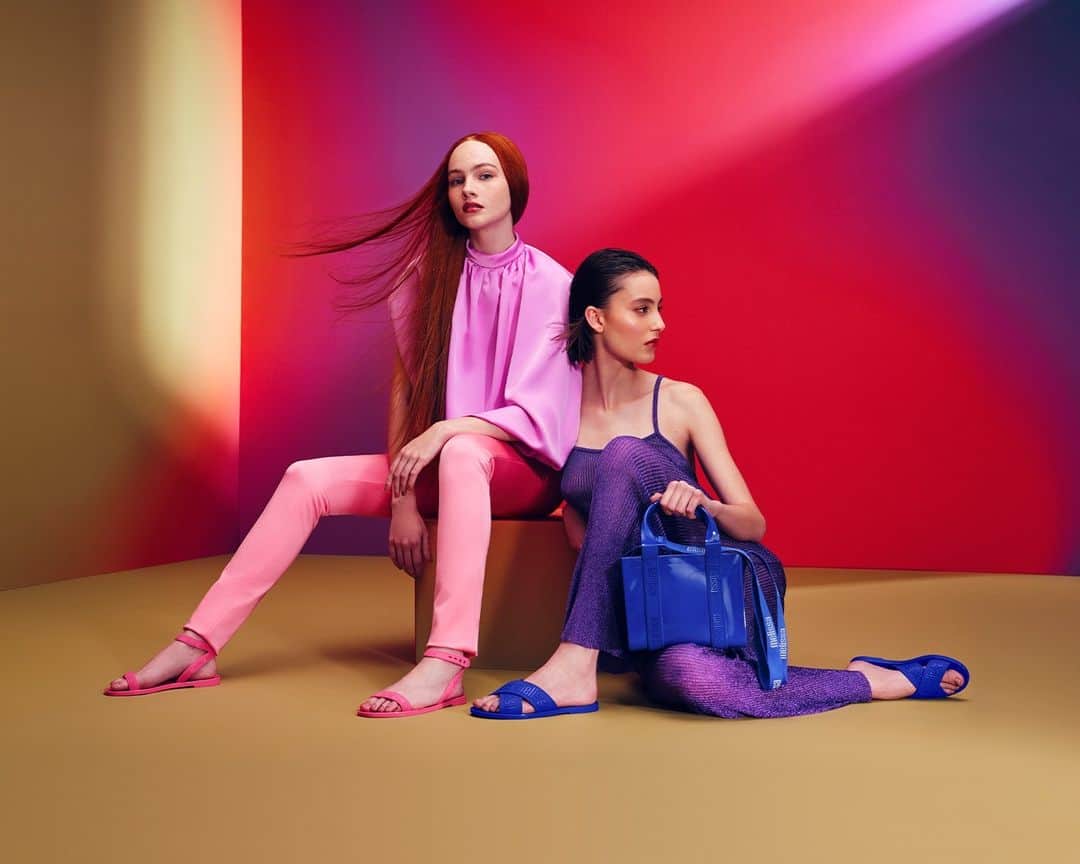 メリッサのインスタグラム：「Tem sensação melhor do que você e a bestie se sentirem belíssimas com as novidades da New Collection? 👯‍♀️ Os modelos mais confortáveis e estilosos esperam por vocês em melissa.com.br! ✨」