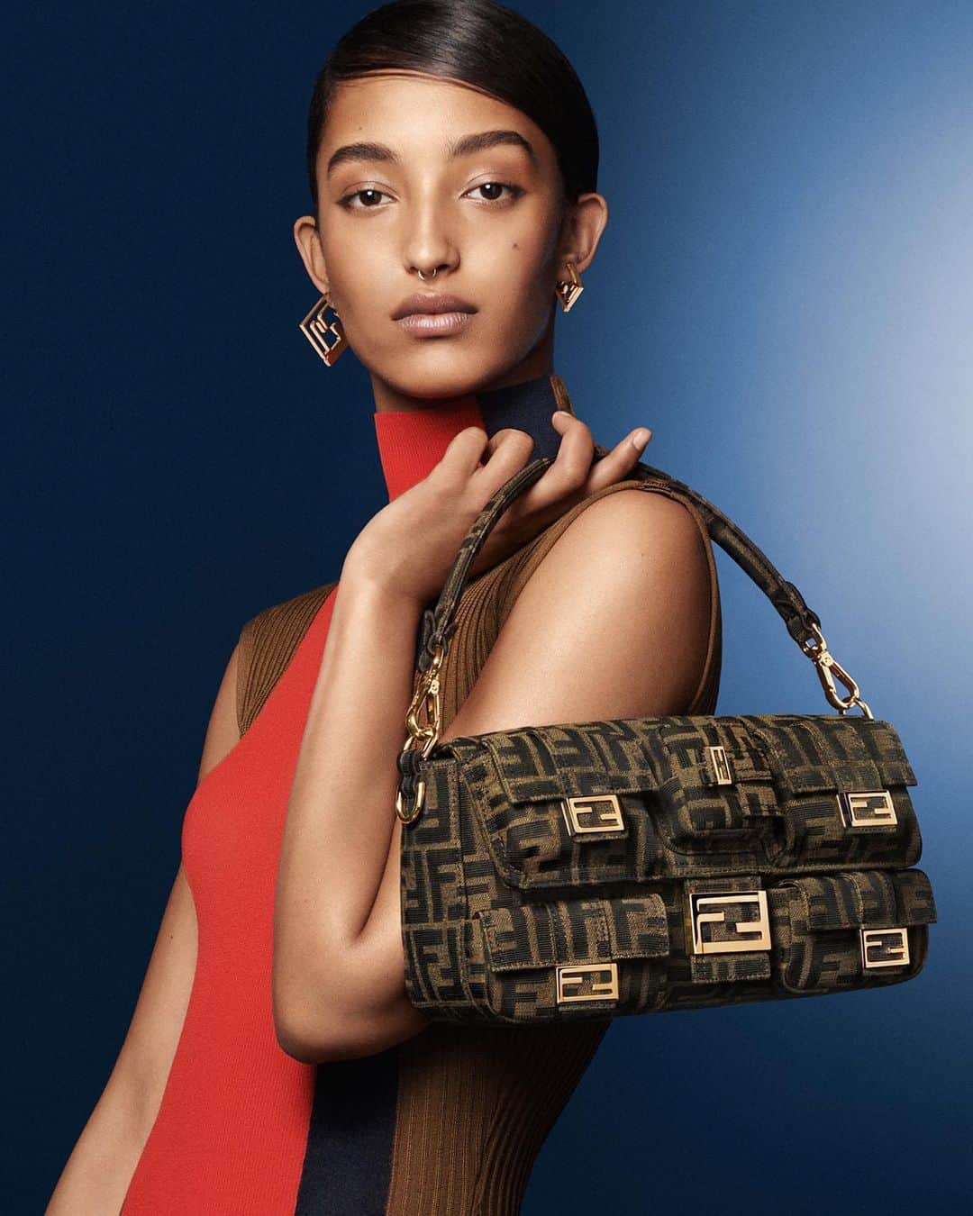 Fendiのインスタグラム：「New takes on the icon, from the #FendiBaguette Multipocket to #FendiEyewear featuring the Baguette motif.  New #FendiFW23 arrivals launch in boutiques and at Fendi.com on 7 September.  Artistic Director of Couture and Womenswear: @mrkimjones​ Artistic Director of Accessories and Menswear: @silviaventurinifendi ​ Artistic Director of Jewellery: @delfinadelettrez​  Creative Direction: @ronnie.cooke.newhouse @karlbolander  Photography: @craigmcdeanstudio Film Direction: @craigmcdeanstudio @mashavasyukova  Styling: @themelanieward Hair: @anthonyturnerhair Makeup: @peterphilipsmakeup  Casting: @shelleydurkancasting Set Design: @alexanderbockstudio  Models: @mona_tougaard @farah_nieuwburg」