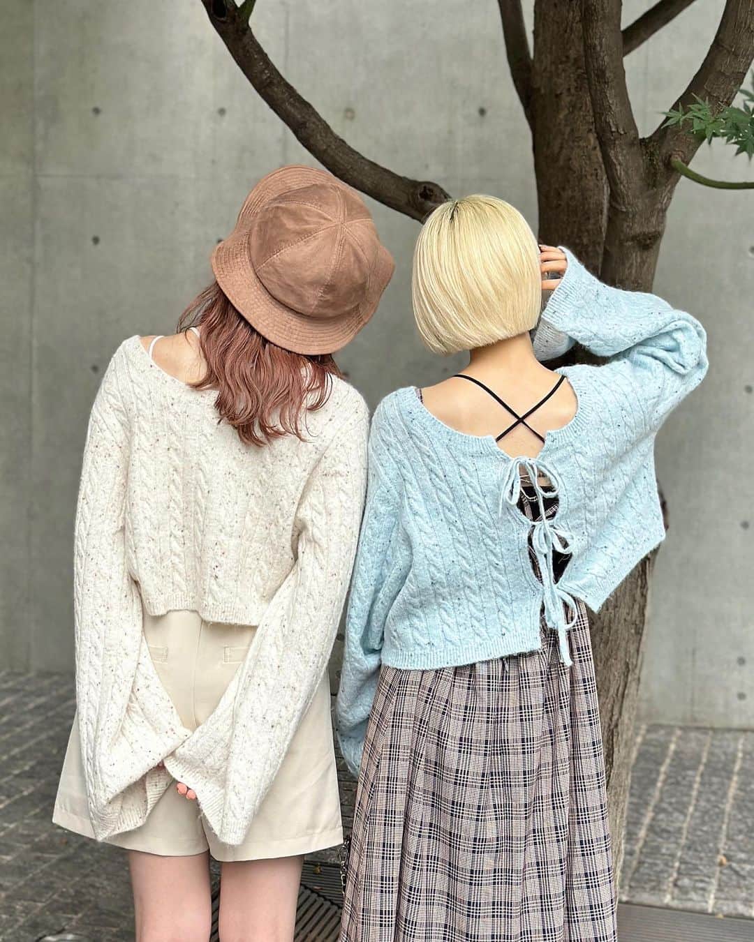 w closetのインスタグラム：「【new arrival】  "フォロワー様限定、先見せ♡可愛いと思ったらいいね" ____________________  カラーネップケーブルリボンカーディガン ¥5,940  color : オフシロ　エクリュー　サックス  コンパクトな着丈でトレンド感のあるニットプルオーバー  前後2wayで着られて嬉しい♪ ゆったりとしたサイズ感で着心地も◎ ____________________  #wcloset#ダブルクローゼット#wclo_snap#トレンドアイテム#カラーコーディネート#秋ファッション#秋コーディネート#コーディネート#差し色コーデ#秋コーデ#カジュアルコーデ#カラーコーデ#トレンドコーデ#大人カジュアルコーデ#ニット#秋ニット#20代コーデ#ボリューム袖#ニットコーデ#クロップド丈#カラーニット#カーディガンコーデ #カーディガン#モテコーデ#ブルーコーデ#ベージュコーデ#チェックワンピース#ハーフパンツ#ショート丈トップス#お揃いコーデ」