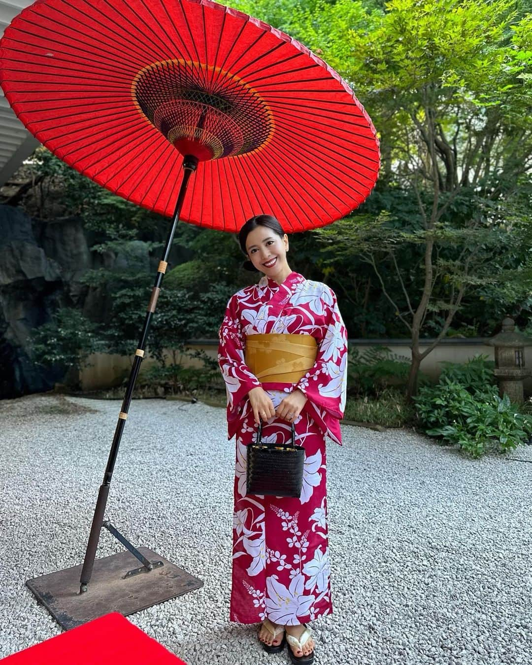 黒田麻理耶さんのインスタグラム写真 - (黒田麻理耶Instagram)「👘✨ . 夏の思い出🥰 かおちゃん(@okuyama_kaori)のリクエストに 最初はブーブー言っちゃったけど、 なんだかんだ今年は浴衣を着られて良かった☺️👘💕 . 最後の写真は謎にぷぅってしてる😗 . #ホテル雅叙園東京  #目黒雅叙園 #浴衣  #ドレスコードは浴衣 #夏の思い出2023」9月4日 21時08分 - mariya_kuroda