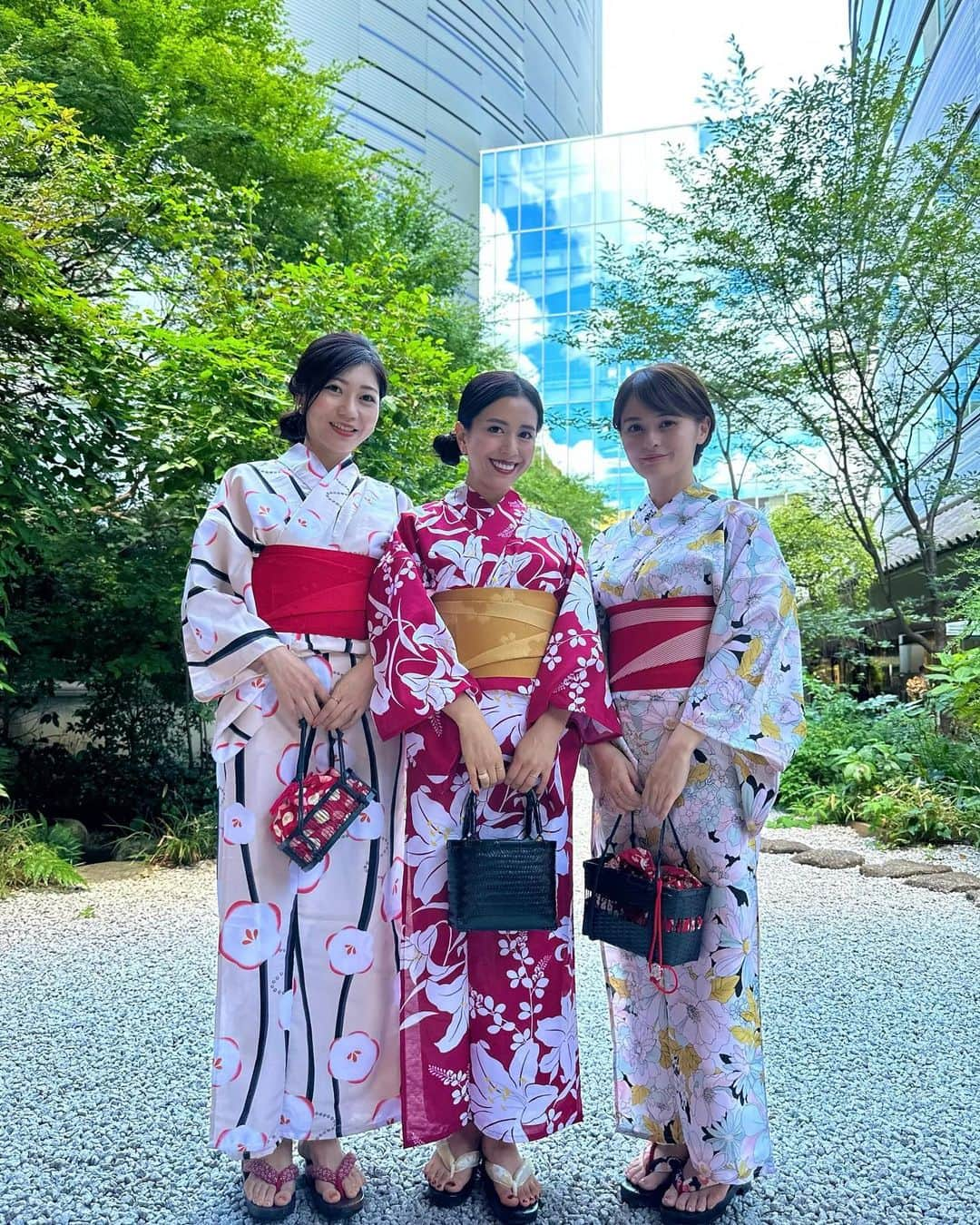 黒田麻理耶さんのインスタグラム写真 - (黒田麻理耶Instagram)「👘✨ . 夏の思い出🥰 かおちゃん(@okuyama_kaori)のリクエストに 最初はブーブー言っちゃったけど、 なんだかんだ今年は浴衣を着られて良かった☺️👘💕 . 最後の写真は謎にぷぅってしてる😗 . #ホテル雅叙園東京  #目黒雅叙園 #浴衣  #ドレスコードは浴衣 #夏の思い出2023」9月4日 21時08分 - mariya_kuroda