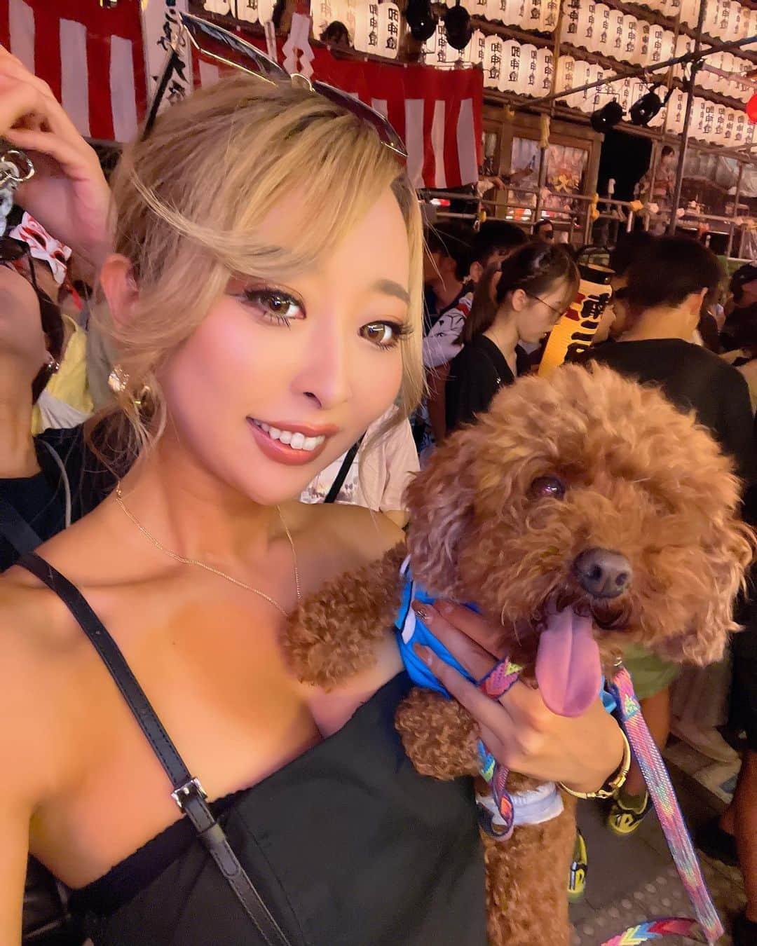 まあーか（まかたん）さんのインスタグラム写真 - (まあーか（まかたん）Instagram)「. もふもふ🐶抱っこしてて灼熱でした🥵 . #夏祭り#お祭り#花火#屋台#夏の思い出#わんこのいる生活#タイニープードル#プードル部」9月4日 21時11分 - m_k_gram