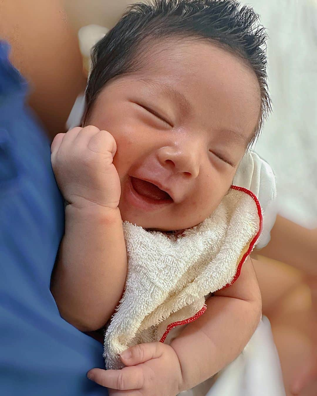 吉井絵梨子のインスタグラム：「Angel 👶🏻💓  毎日癒しをありがとう🥺  #banygirl #20daysold  #3人きょうだい #新生児 #ありがとう」