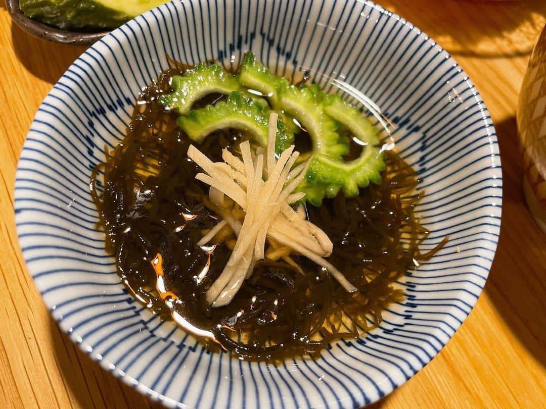 永田レイナさんのインスタグラム写真 - (永田レイナInstagram)「🍚  ・冷やしおでん ・ゴーヤーともずく酢 ・きのこ炒め ・茄子とズッキーニとパプリカの味噌ごま炒め ・生ピーマン〜鯖マヨ乗せ〜 ・ぬか漬けズ ・いろいろ野菜のチゲ風味噌汁 ・なんか身体に良さそうな酵素玄米  冷蔵庫にあったありったけの夏野菜をかき集めて作った冷やしおでん。あったかい方が断然好きです(個人の感想)。  #レイナキッチン #おうちごはん #冷やしおでん #献立 #うちごはん」9月4日 21時16分 - reina_nagata