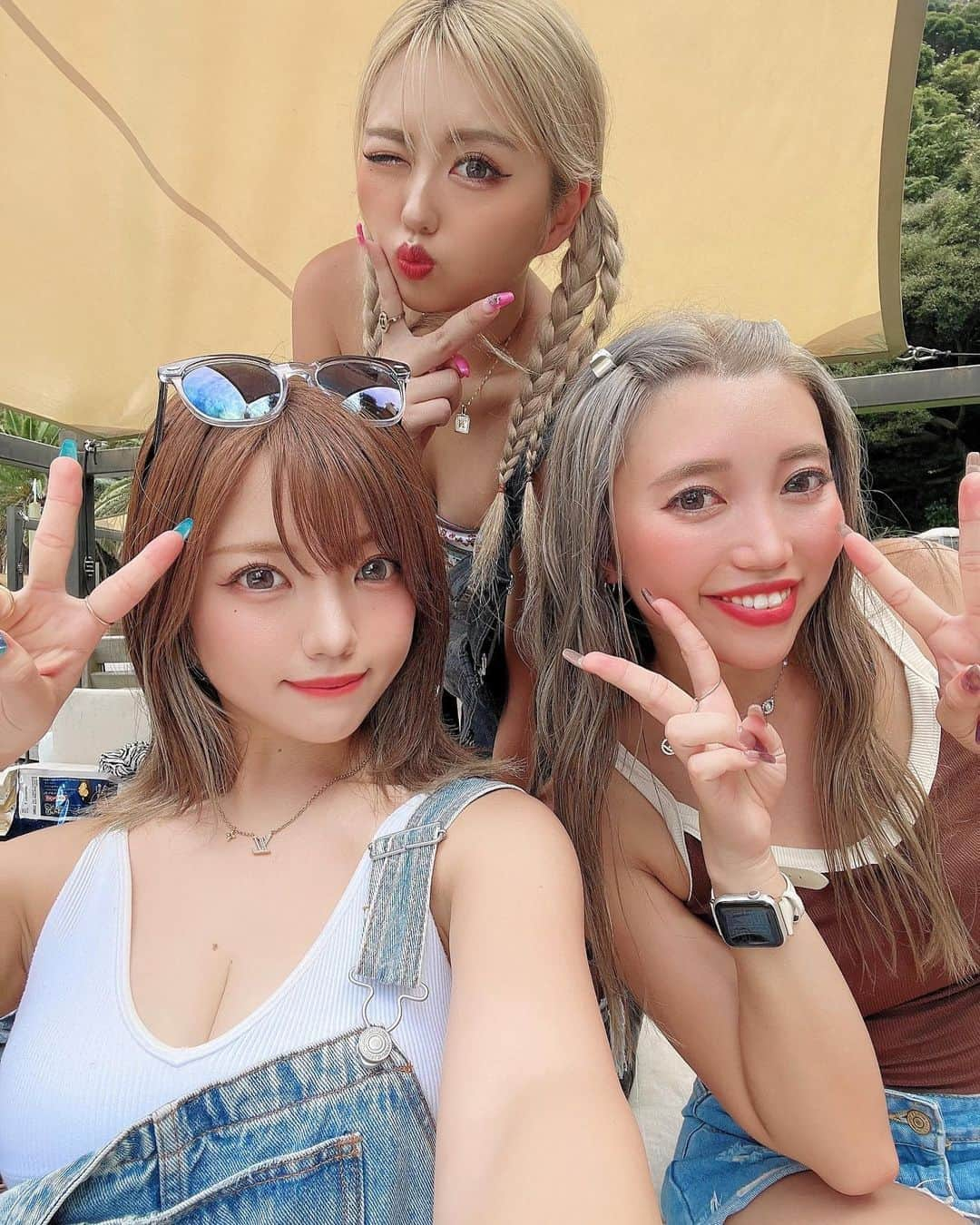 みきでりさんのインスタグラム写真 - (みきでりInstagram)「いつも楽しませてくれてありがと🩷💛💜 明日も会える！！楽しみ！！！˖ ࣪⊹ ㅤ ㅤ ㅤ ㅤ ㅤ ㅤ #BBQ #海コーデ #夏コーデ #オーバーオール #サロペット #ギャル」9月4日 21時19分 - mikidelicious