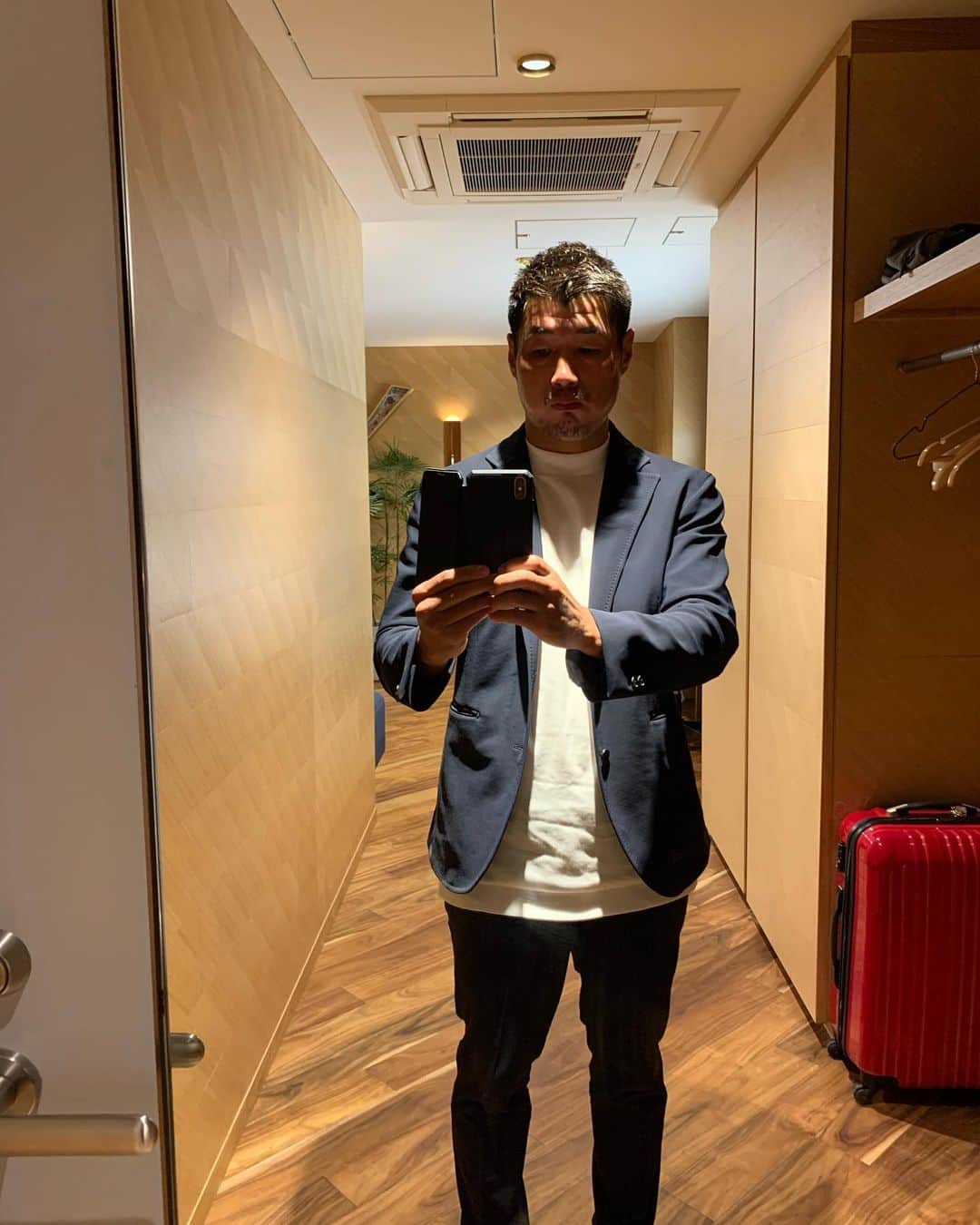 長谷川穂積のインスタグラム：「Amazonプライムで拳四郎選手と村田諒太くんと対談してます #amazonぷらいむ @tailor_yoshidaya」