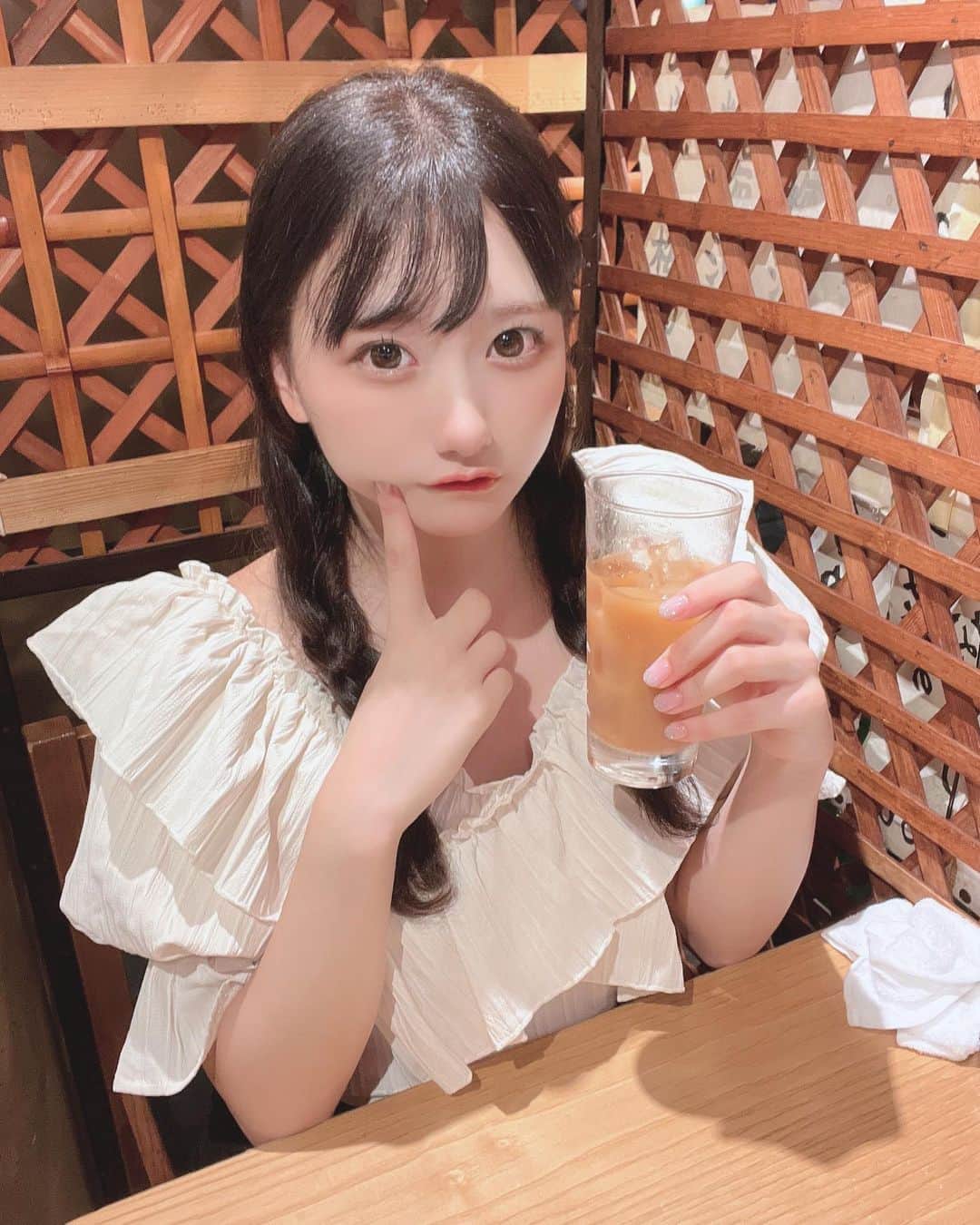 夢実あすかのインスタグラム：「🥴 ．  ． 最近サワーのめるようなったよ()🤤新開拓これはちがうよ🤤 ． また三つ編みかーい🐙  ．  ． #japaneseidol #japanesegirl #idol #instagood #instalike #selca #followforfollowback #selfie #today #ootd #dailylook #instafashion #followme #ラフコーデ #makeup #今日のコーデ  #アイドル  #アイドルメイク  #アイドルメイク  #いいね返し #自撮り #自撮り女子 #自撮り界隈 #推してください #夏コーデ #黒髪ロング #おさげ #フリフリ」