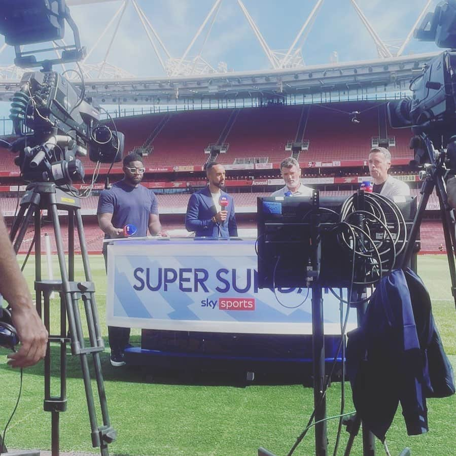 セオ・ウォルコットのインスタグラム：「Great Super Sunday with @skysports #afcvsmufc 🙌🏽」