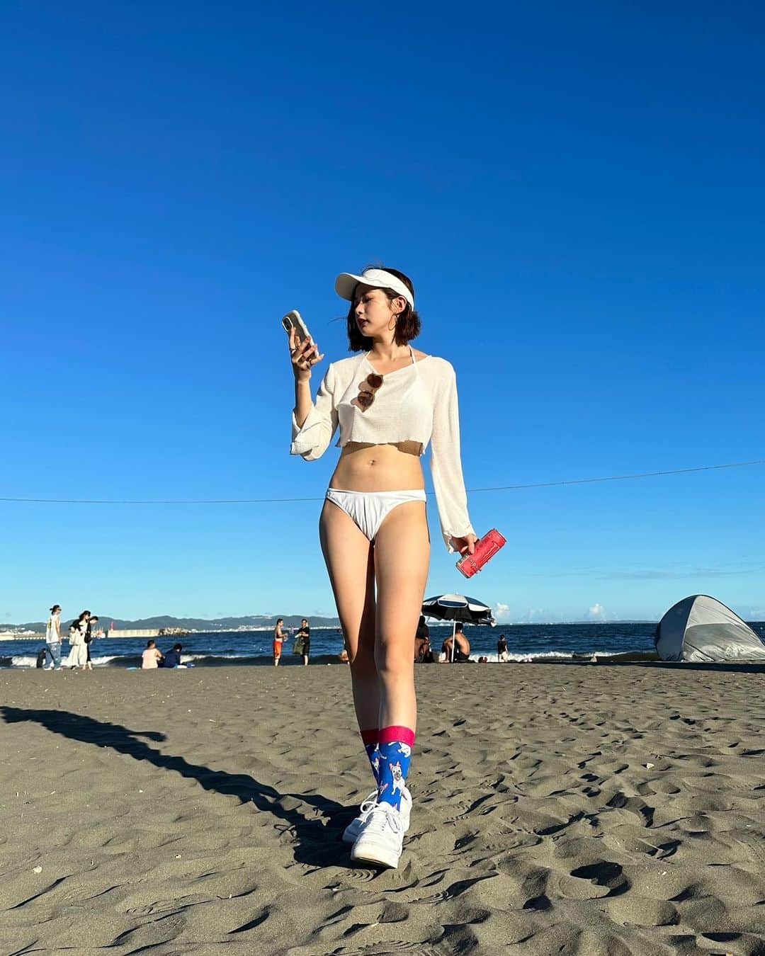 よしかわはるなのインスタグラム：「. . 今回のメインはソックス〜❕💙🩷 . 可愛いのいっぱいでいつも迷っちゃう😵‍💫 @insqual_official  新しいのもたくさん出てるから見てみてねん👶🏻🌈 . . . #ソックス #靴下 #水着 #ビキニ #江ノ島 #湘南 #グルメ #ゴルフ女子 #サロンモデル #表参道美容室 #渋谷美容室 #銀座美容室 #サロモ #ボブ #パーマ #ロブ #bikini #透明感カラー #メイク」