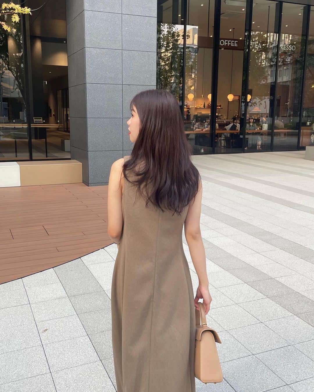 足立沙織さんのインスタグラム写真 - (足立沙織Instagram)「. 最近買った @todayful_ のワンピース🌿 絶妙なオリーブカラーがお気に入り🫒🪡  . #todayful#ootdstyle#macafune#fukuokacafe  #todayfulコーデ#ワンピース#ノースリーブワンピース#カフネ#アースカラー#アースカラーコーデ#夏服#夏服コーデ#유카타#유카타체험#일본여행선물#일본여행#좋아요반사#좋아요꾹#데일리룩코디」9月4日 21時26分 - sao_ri_17