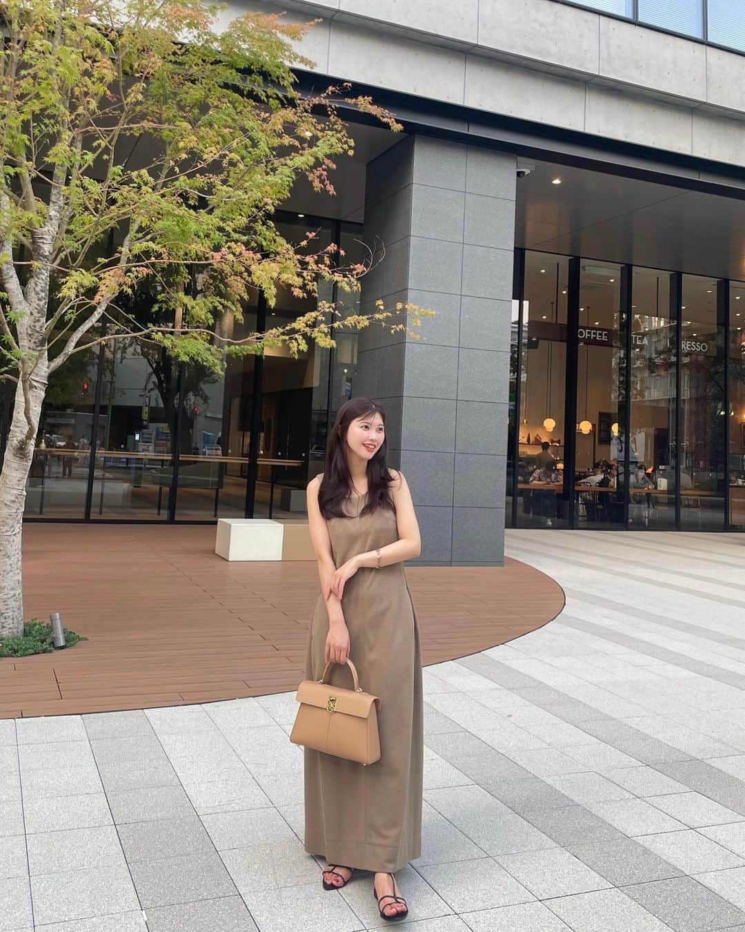 足立沙織さんのインスタグラム写真 - (足立沙織Instagram)「. 最近買った @todayful_ のワンピース🌿 絶妙なオリーブカラーがお気に入り🫒🪡  . #todayful#ootdstyle#macafune#fukuokacafe  #todayfulコーデ#ワンピース#ノースリーブワンピース#カフネ#アースカラー#アースカラーコーデ#夏服#夏服コーデ#유카타#유카타체험#일본여행선물#일본여행#좋아요반사#좋아요꾹#데일리룩코디」9月4日 21時26分 - sao_ri_17