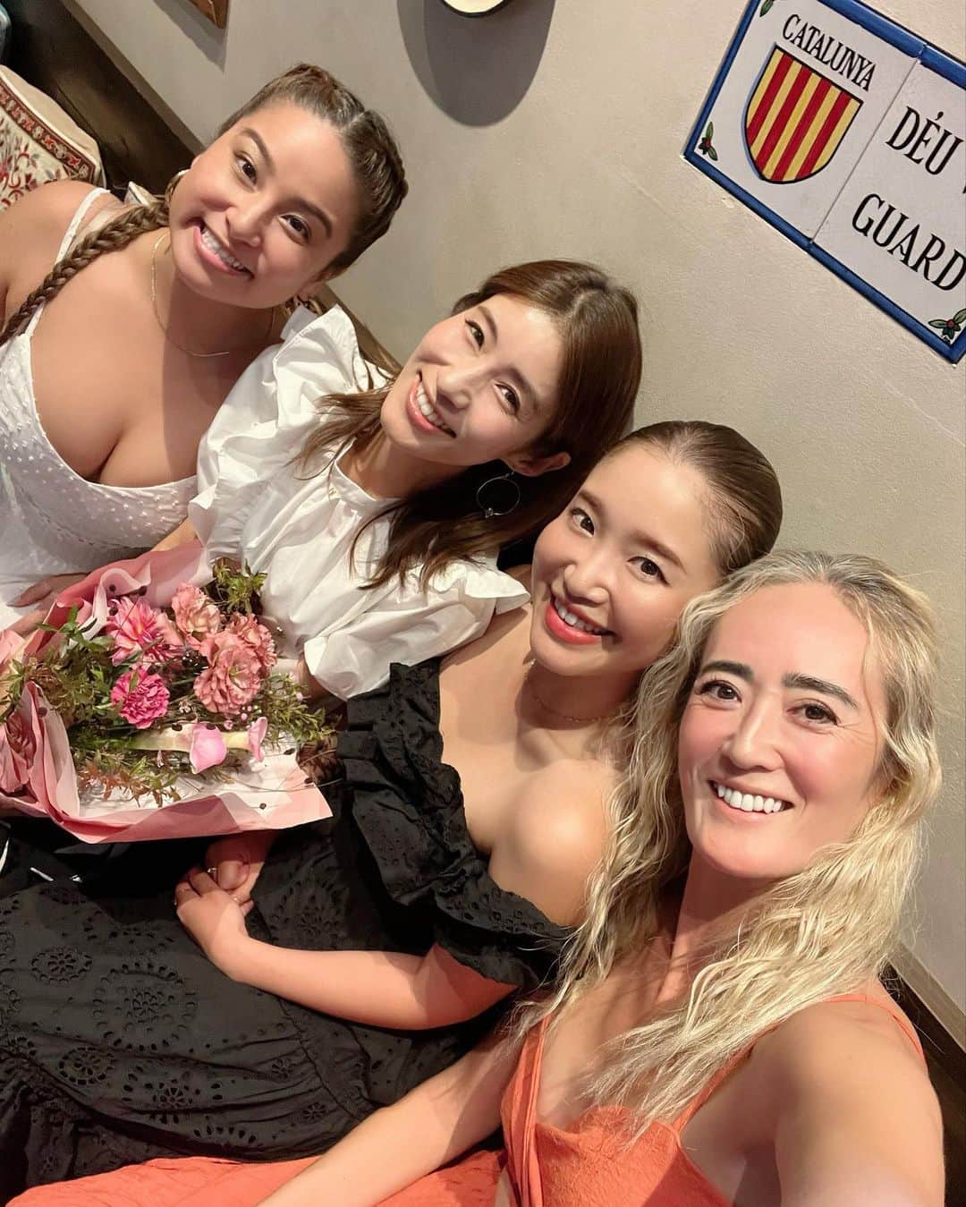 奥家沙枝子のインスタグラム：「HAPPY BIRTHDAY MY GIRL🥰 今年もお祝いできて嬉しい🥂  素敵な1年にしよう💖  #summer #sunny #beautiful #weekend #girls #funday #goodday #chill #vacay #lunch #summergirl #夏 #vacation #foodstagram #life #memories #lifegoal #outdoor #夏休み #bar #summergirl #girlstrip #beachlife #グルメ」