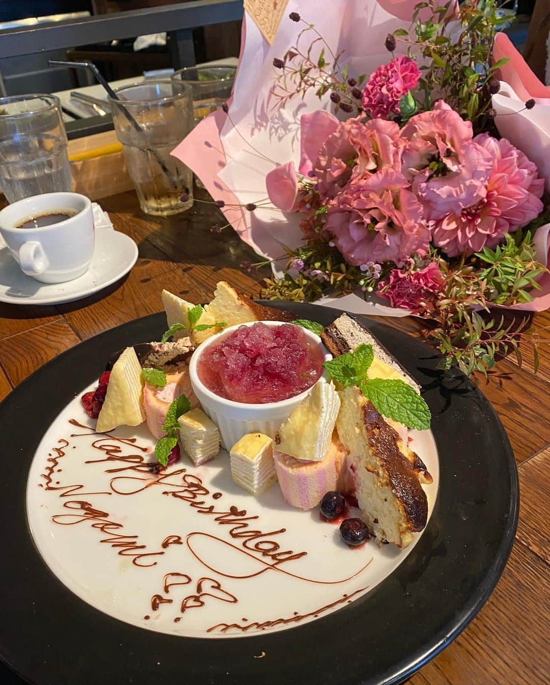 奥家沙枝子さんのインスタグラム写真 - (奥家沙枝子Instagram)「HAPPY BIRTHDAY MY GIRL🥰 今年もお祝いできて嬉しい🥂  素敵な1年にしよう💖  #summer #sunny #beautiful #weekend #girls #funday #goodday #chill #vacay #lunch #summergirl #夏 #vacation #foodstagram #life #memories #lifegoal #outdoor #夏休み #bar #summergirl #girlstrip #beachlife #グルメ」9月4日 21時27分 - saekookuya