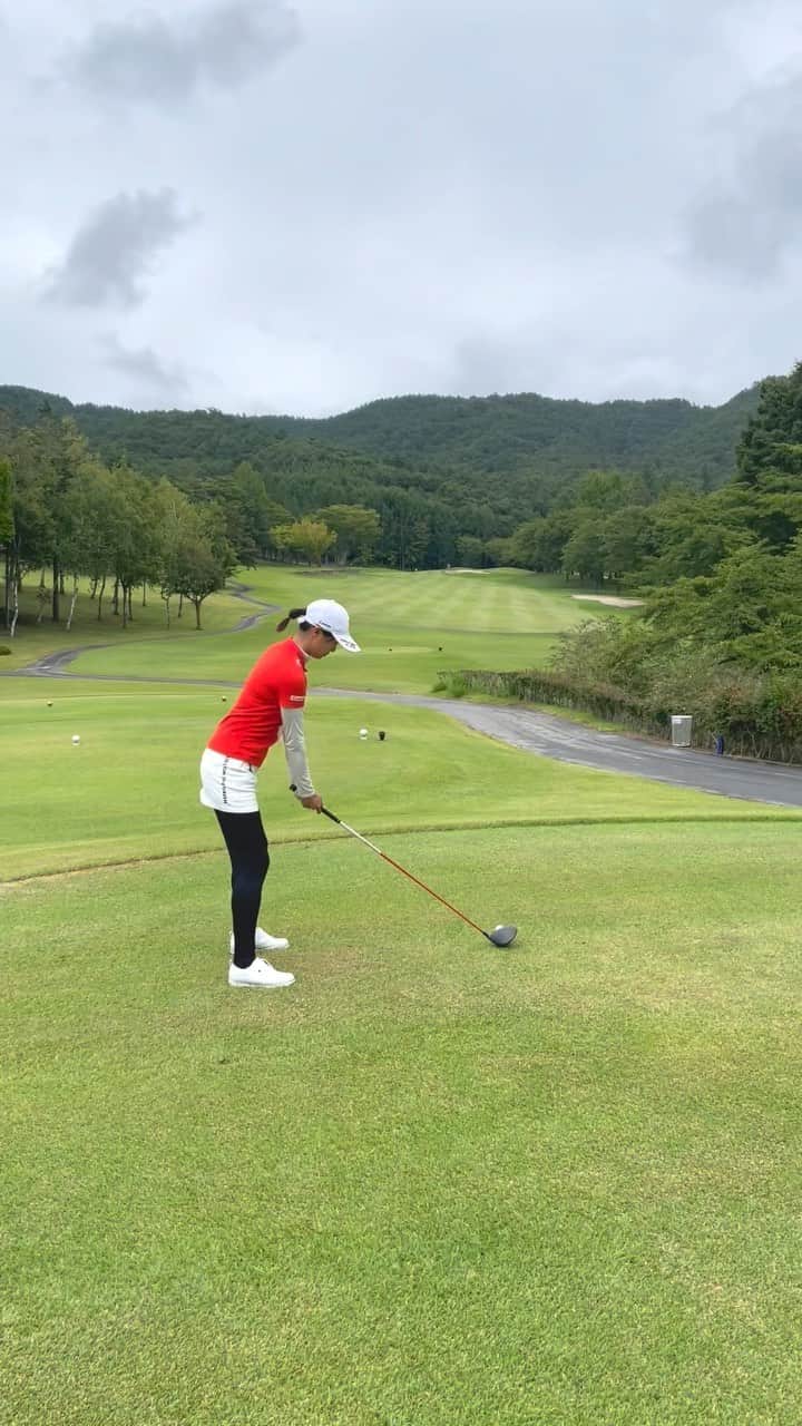 川崎志穂のインスタグラム：「0904 ・ ・ 1w 🍊 ・ ・ #スイング動画 #golf #ゴルフ」