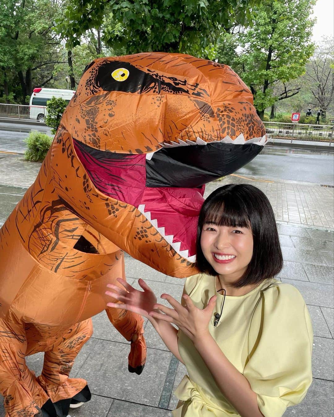 角田奈緒子のインスタグラム：「🦖 ティラノくんはじめまして！！  恐竜科学博は、 9/12まで東京ミッドタウンで開催中だよー🦖ｶﾞｵｰ @dinoscience_jpn」