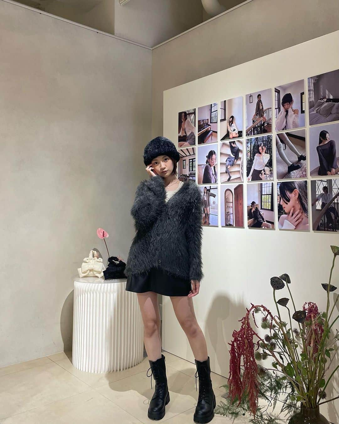 板倉可奈のインスタグラム：「Heatherｻﾝの展示会行った時の~！  たくさん試着させていただきました🥲🤍  どのお洋服も可愛過ぎて幸せだったぁ‼︎  みんなはどのコーデが好き~？  実は他のコーデ写真もあるのでまた後日載せます🫶🏻  photo by @koo_too08 ~♡  #heather  #ヘザー @heather_love_official」