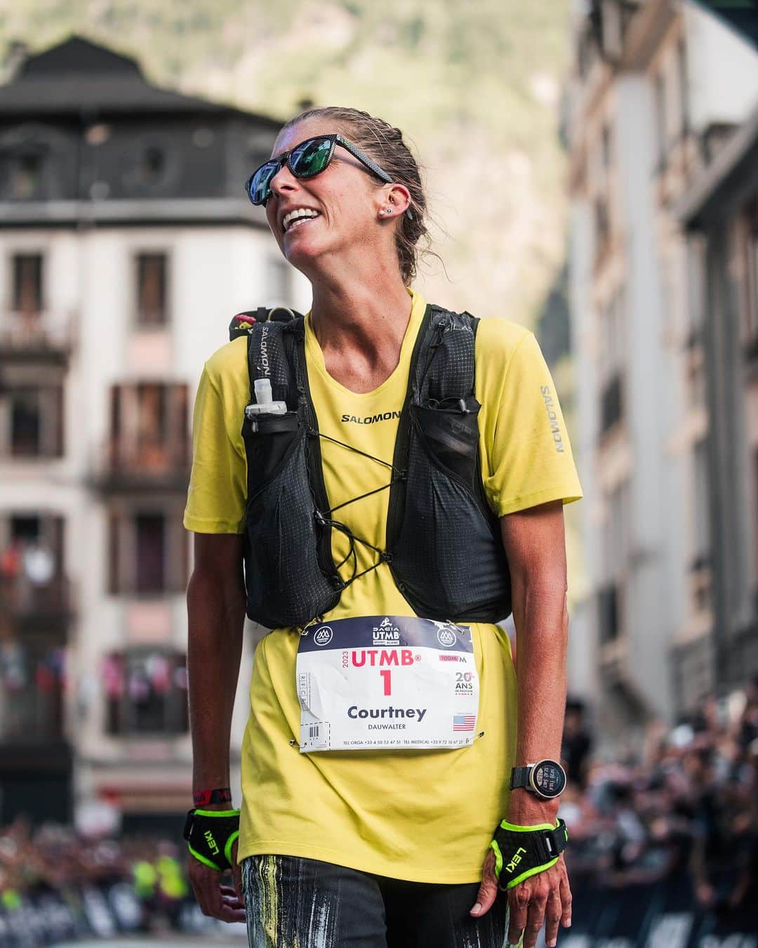 Suuntoのインスタグラム：「@courtneydauwalter won the UTMB with a smile on her face. But it was not easy.   “The entire second half of the race was really, really hard,” she said at the finish line.  Read more through the link in our profile.   📷 @the.adventure.bakery   #Suunto  #AdventureStartsHere」