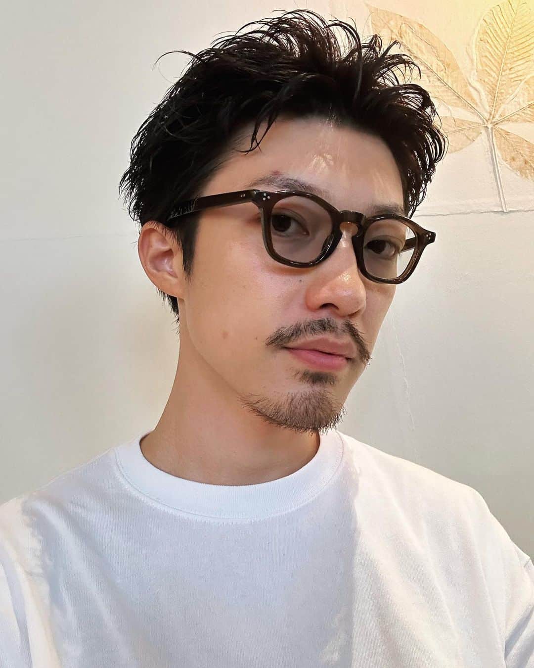 のインスタグラム：「new hair  メガネはguepardのno5  ベリーショートにピンパーマで色気あるパーマヘアにチェンジ♪  直毛の人はピンパーマで柔らかい癖毛風なベリーショートもお勧めです♪  最近使ってるスタイリング剤はAesopのジェル、かなりいい感じです♪  #COMOLI#COMOLI好き#コモリ#auralee #ulterior#apresse #niceness#fashion#calvanklein #カルバンクライン#アプレッセ #アルテリア#一人暮らし#インテリア#韓国風#韓国好き#メガネ女子#メガネ好き」