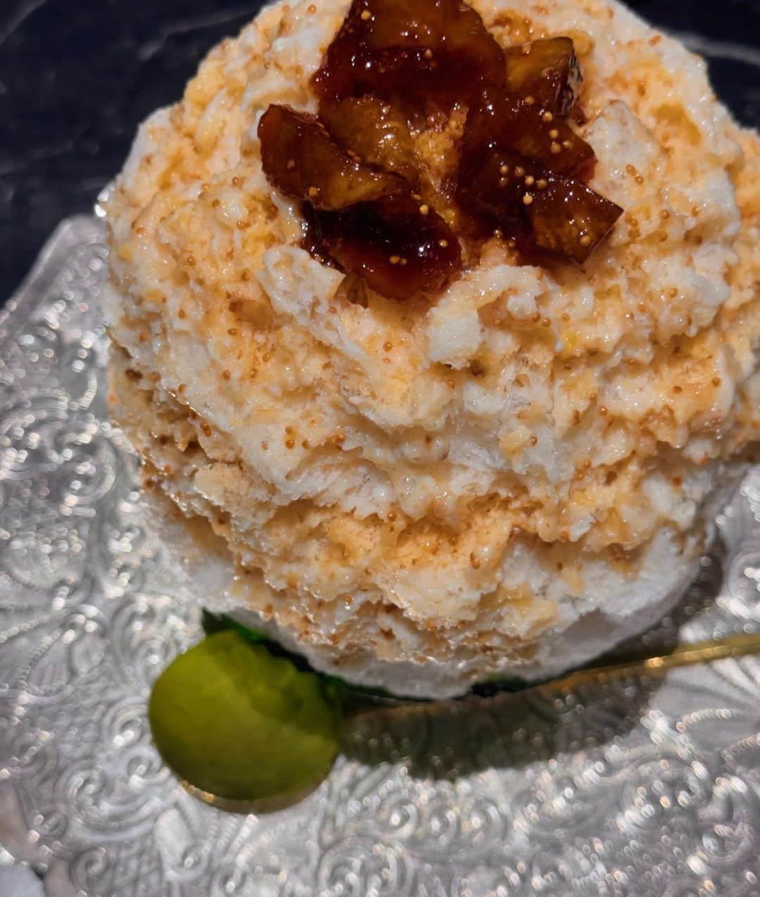 吉田朱里のインスタグラム：「August.  かき氷食べたい。」