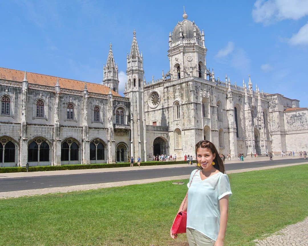 比嘉バービィさんのインスタグラム写真 - (比嘉バービィInstagram)「#tb 2013 📍Lisbon, Portugal   先日の旅サラダで、過去に自分が出演したポルトガル篇が放送されました。 コメント・DMくれた方々ありがとうございます✨  10年前のことと思うとビックリ！せっかくなので写真でちょっと振り返り。  旅サラダガールズ第3期生として私が訪れた国は4カ国。  1回目はオーストラリア🇦🇺 2回目はブルガリア🇧🇬 & ポルトガル🇵🇹 そしてラストはハワイ🇺🇸  久しぶりに出演した全ての回を見返したくなりますが、恥ずかしいからたぶんしない😅  この時訪れてから、ポルトガルはお気に入りの国の一つになりました。 次回はブルガリアの様子がちょこっと紹介されるようです。 お時間ある方はぜひ！  ☟旅の写真はこちらにまとめてます☟ #Barby旅行記  📷: 3枚目は自分で作ったタイル 今でも大事に保管している #インスタ映え なんて存在しなかった時代 #写真撮りやすかった #朝だ生です旅サラダ  #旅サラダ #海外リポーター #旅サラダガールズ  #旅サラダガールズ3期生  #ポルトガル #リスボン #travelportugal #lisboa #Portugal #mosteirodosjeronimos」9月4日 21時43分 - barby724