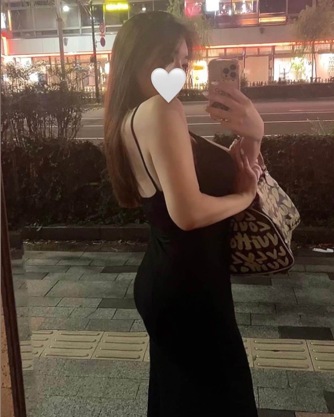 ARAKAWAMEIのインスタグラム：「. . 前やったやつが取れてきたから また髪質改善してきた💎 . 普段使ってるヘアケアアイテムが 自分の髪に合ってるかどうかまで教えてくれた！ . 髪の毛が綺麗だとほんと自己肯定感上がる👸🏼 . 顔は整形しないとなかなか変えられないけど 髪の毛は誰でもダウンタイムなし 2.3時間で綺麗になれるから、いいよね。笑 .  PR @you39_24 #髪質改善laia吉祥寺 #吉祥寺美容室 #吉祥寺髪質改善 #吉祥寺縮毛矯正 #吉祥寺トリートメント #東京縮毛矯正」