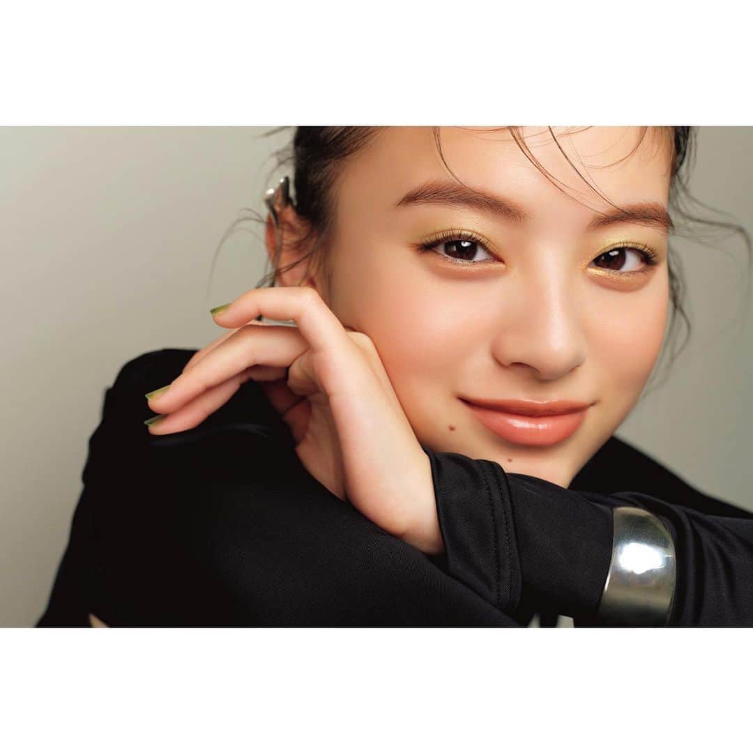 河嶋希のインスタグラム：「@maquia.magazine エフォートレスモード#出口夏希#河嶋希」