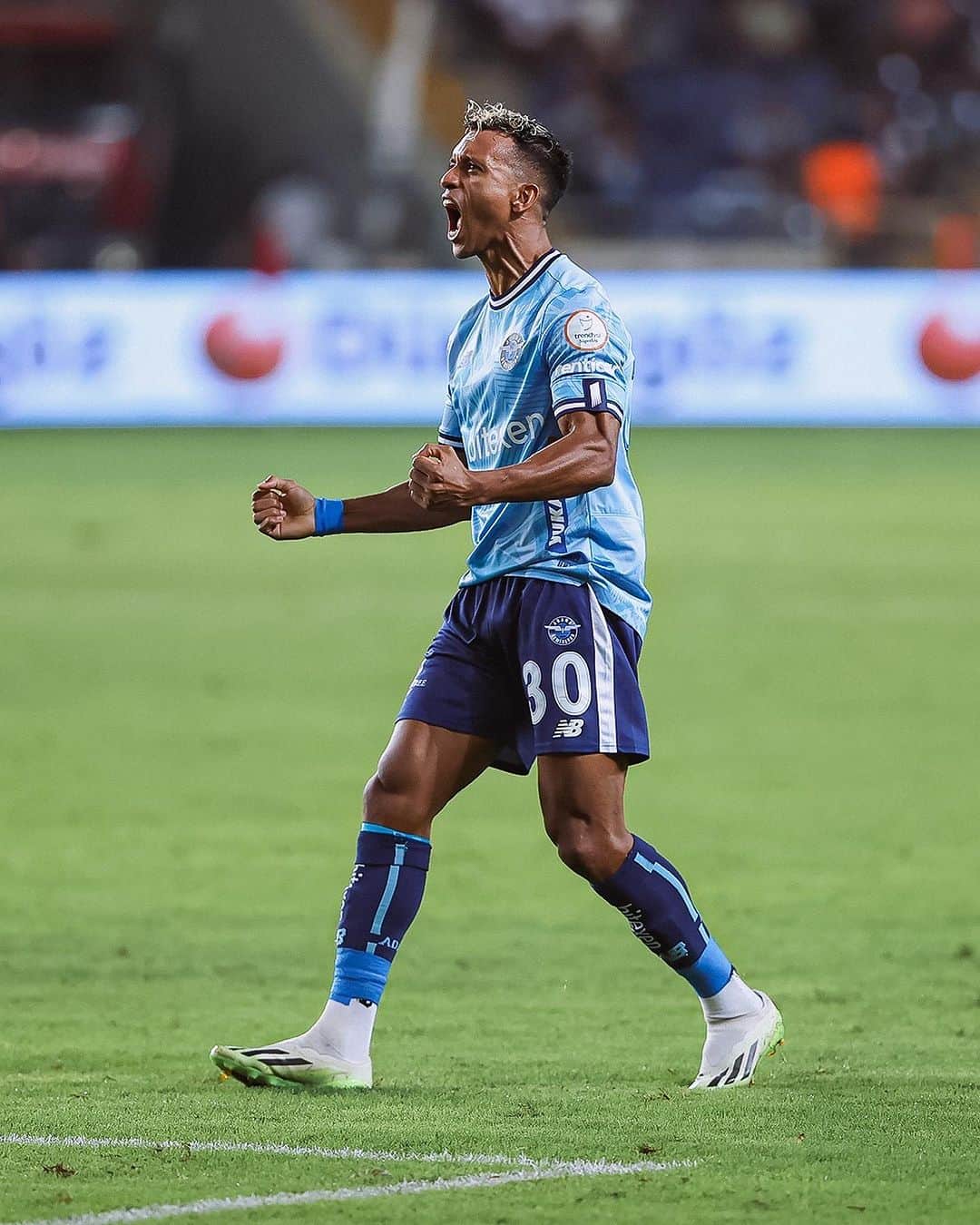 ナニのインスタグラム：「Very important point won in the last minute. We keep fighting to improve our game 💪🏾 #AdanaDemirspor #TrendyolSüperLig」