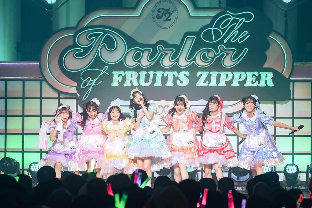 FRUITS ZIPPERさんのインスタグラム写真 - (FRUITS ZIPPERInstagram)「FRUITS  ZIPPER JAPAN TOUR 2023-AUTUMN- 〜The Parlor of FRUITS ZIPPER〜  Photo:ヨシモリユウナ @yoshimoriyuna   #ふるっぱー #FRUITSZIPPER #ぱーらーおぶふるっぱー」9月4日 22時01分 - fruits_zipper