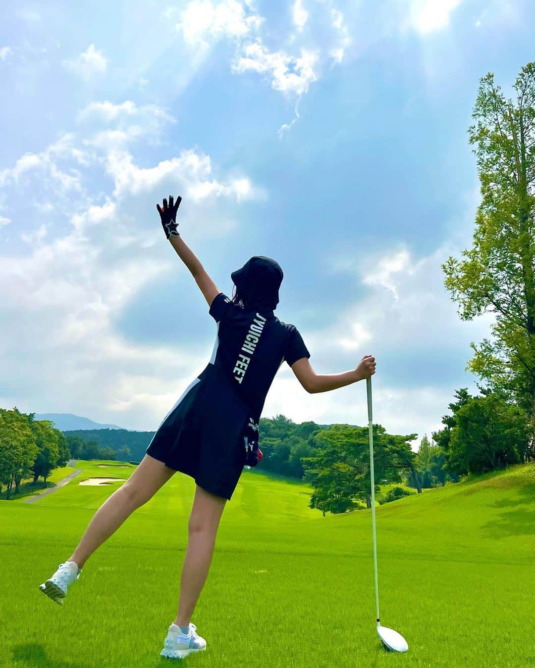 太田江莉奈のインスタグラム：「.  新しいウェア着て🏌️‍♀️  . .  #福岡ゴルフ#ゴルフ女子 #ゴルフウェア#ゴルフ場  #福岡国際カントリークラブ」