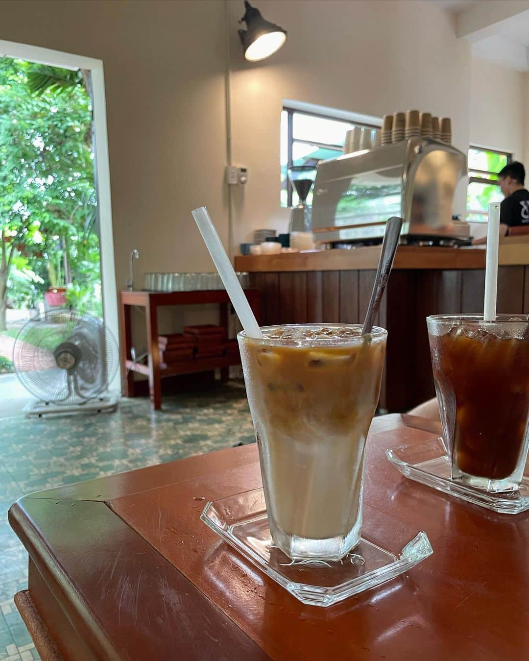 泉見祐希さんのインスタグラム写真 - (泉見祐希Instagram)「ダナンへいったらこのカフェは行って欲しい インテリアもグリーンの感じも全てがタイプ！🤎🍃 ラテも美味しかった☕︎」9月4日 22時04分 - yuuki_izumi_