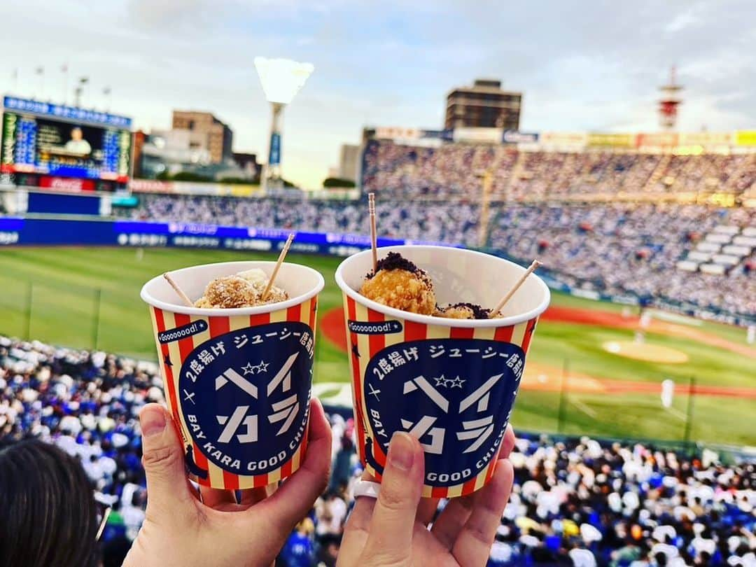 生天目仁美 さんのインスタグラム写真 - (生天目仁美 Instagram)「先日 佳奈と野球観に行ってきたよ。 ベイスターズvs巨人 もらったユニフォームは 日ハムなので 着ていく事は叶わず（笑）  ベイスターズ応援席にいたので ベイスターズを応援しました！ （今は推し球団ないのよね…） すごく面白い試合で いっぱい声出しました！  そして、 ベイカラは美味い。  佳奈誘ってくれてありがと😆  あーバッティングセンター行きたい。」9月4日 22時15分 - naba3po