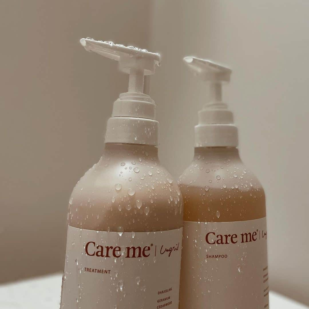 kanetaka ayaさんのインスタグラム写真 - (kanetaka ayaInstagram)「・ ・ hair care  @caremeofficial   数量限定の香りが、さいこう。  オーガニックダージリンの香り ウッドがいいスパイスだけど、強すぎず。  LOFTで販売されてるので是非お試しください🫶🏿  #Care_me #hoyu #hoyu_ungrid #オーガニック #オーガニックシャンプー #ヘアケア #ダージリン」9月4日 22時07分 - aya_kanetaka_