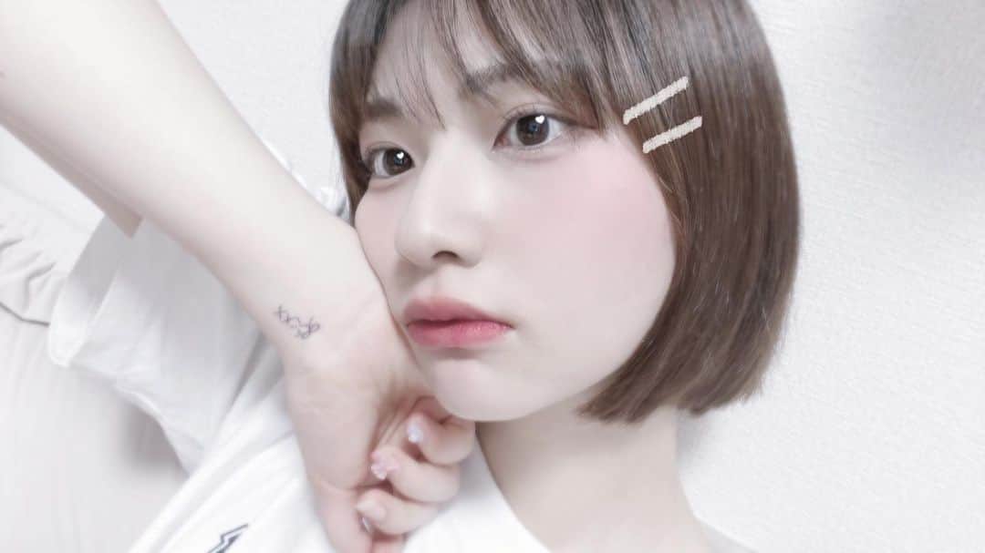 桜ひなのさんのインスタグラム写真 - (桜ひなのInstagram)「リボンで結んでおくね  #kawaii #cute #lovely #ribbon  #white #ツギハギスタッカート」9月4日 22時08分 - hinano_sakura_official