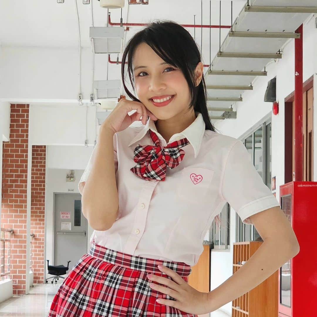 ビーム先生のインスタグラム：「วันนี้ลุกซ์นักเรียนแลกเปลี่ยน 555 今日は留学生ルックス 疲れましたね(笑)芦田も頑張ろう #制服」
