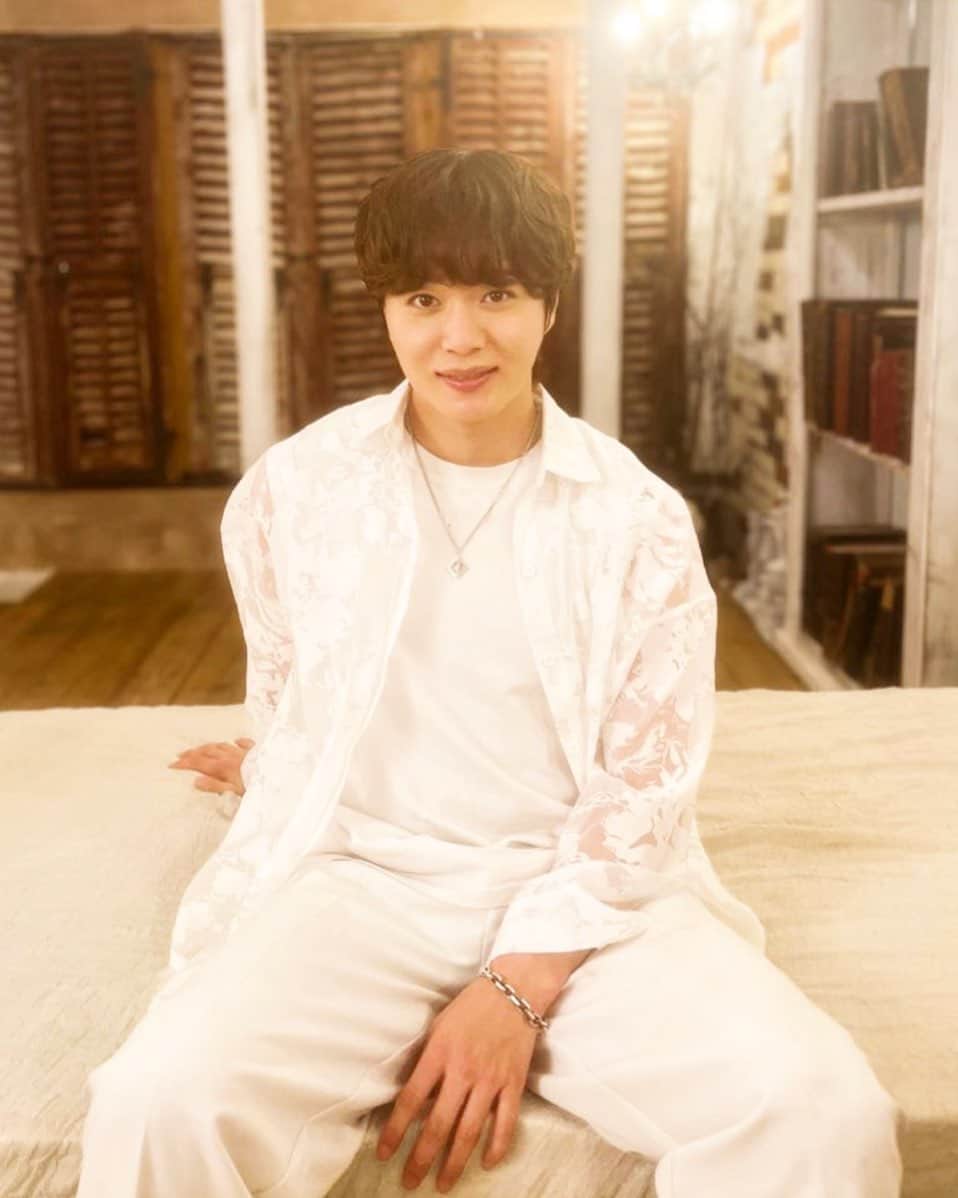 内海大輔のインスタグラム：「ノーマルキャメラ📷  オフショットです🌙  おやすみ⭐  #内海大輔」